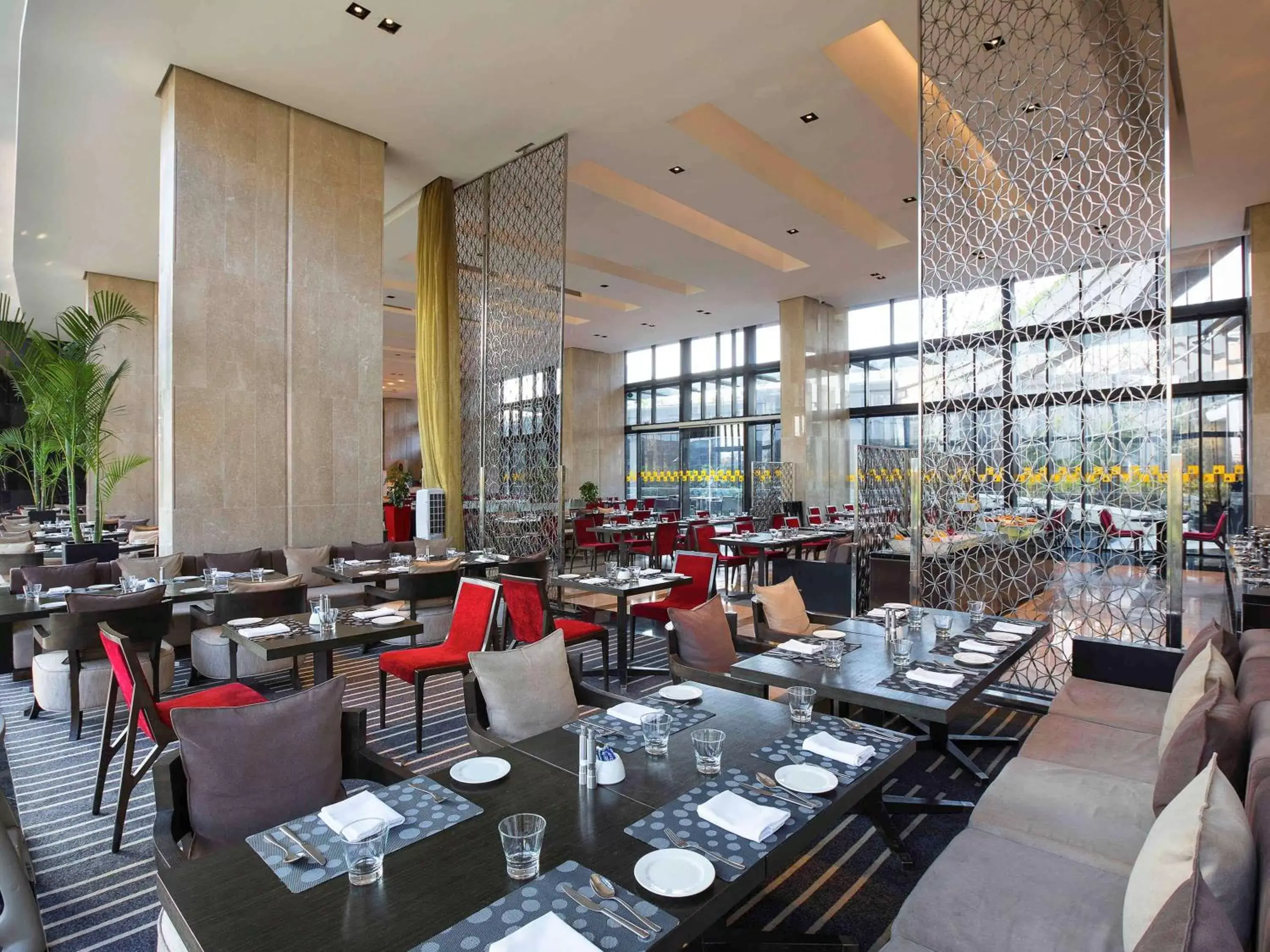 Restaurant/Places to Eat in Novotel Kolkata Hotel and Residences