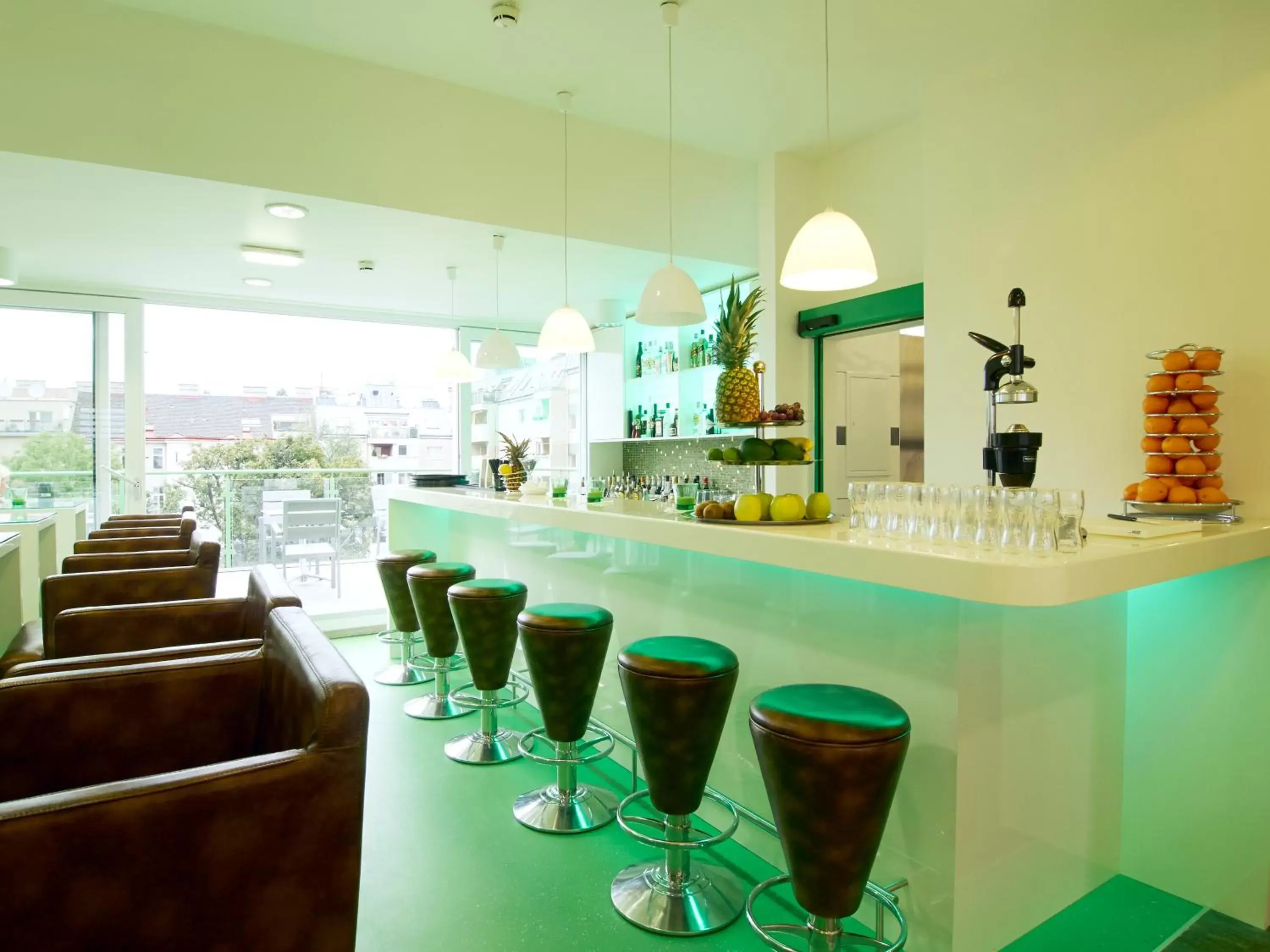 Lounge or bar in HB1 Schönbrunn Budget & Design