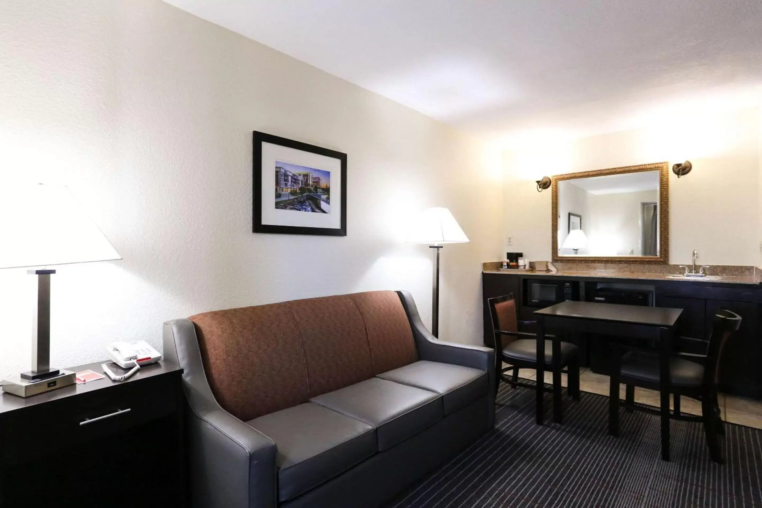Photo of the whole room, Seating Area in Econo Lodge Inn and Suites Greenville