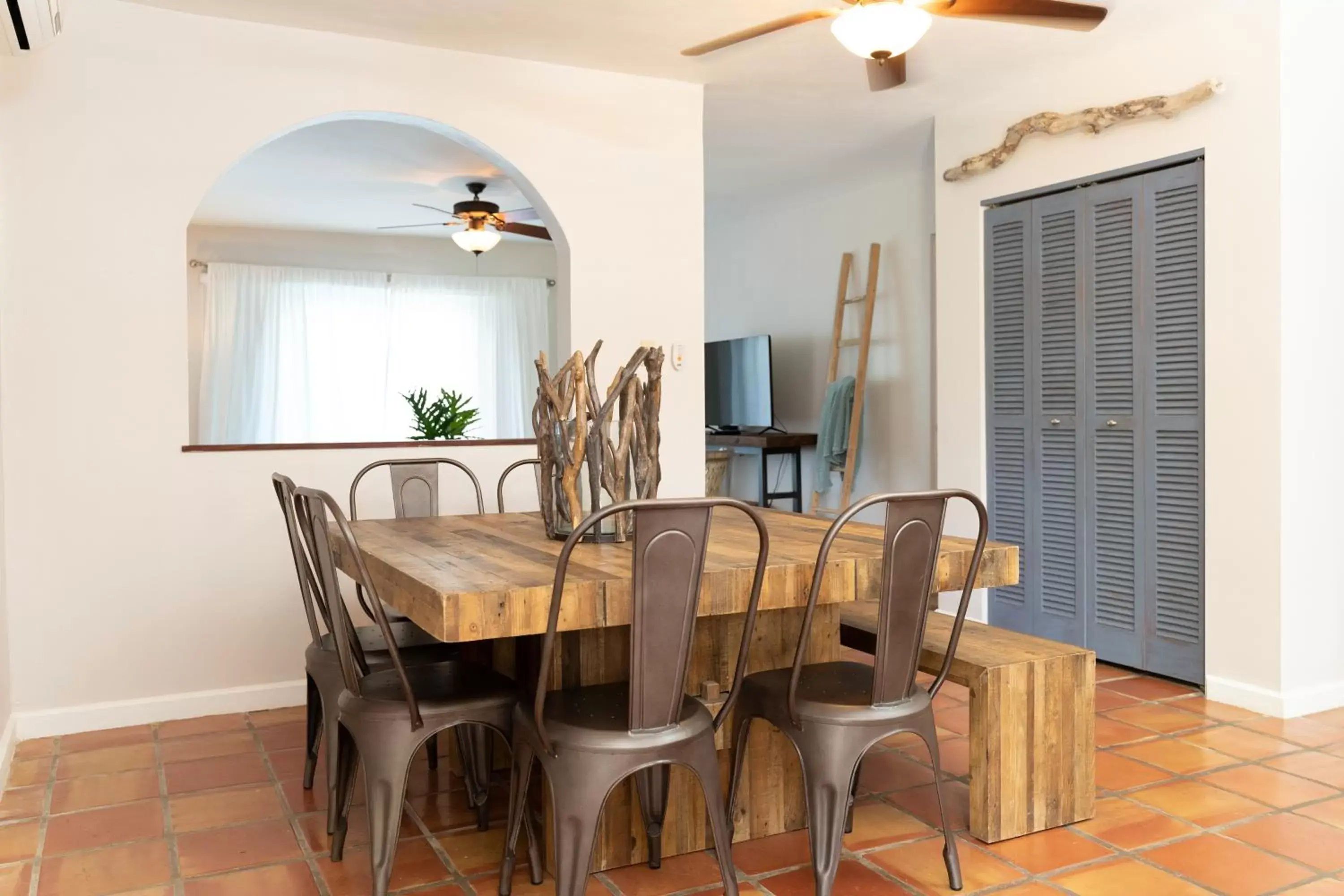 Dining Area in Villa Montaña Beach Resort