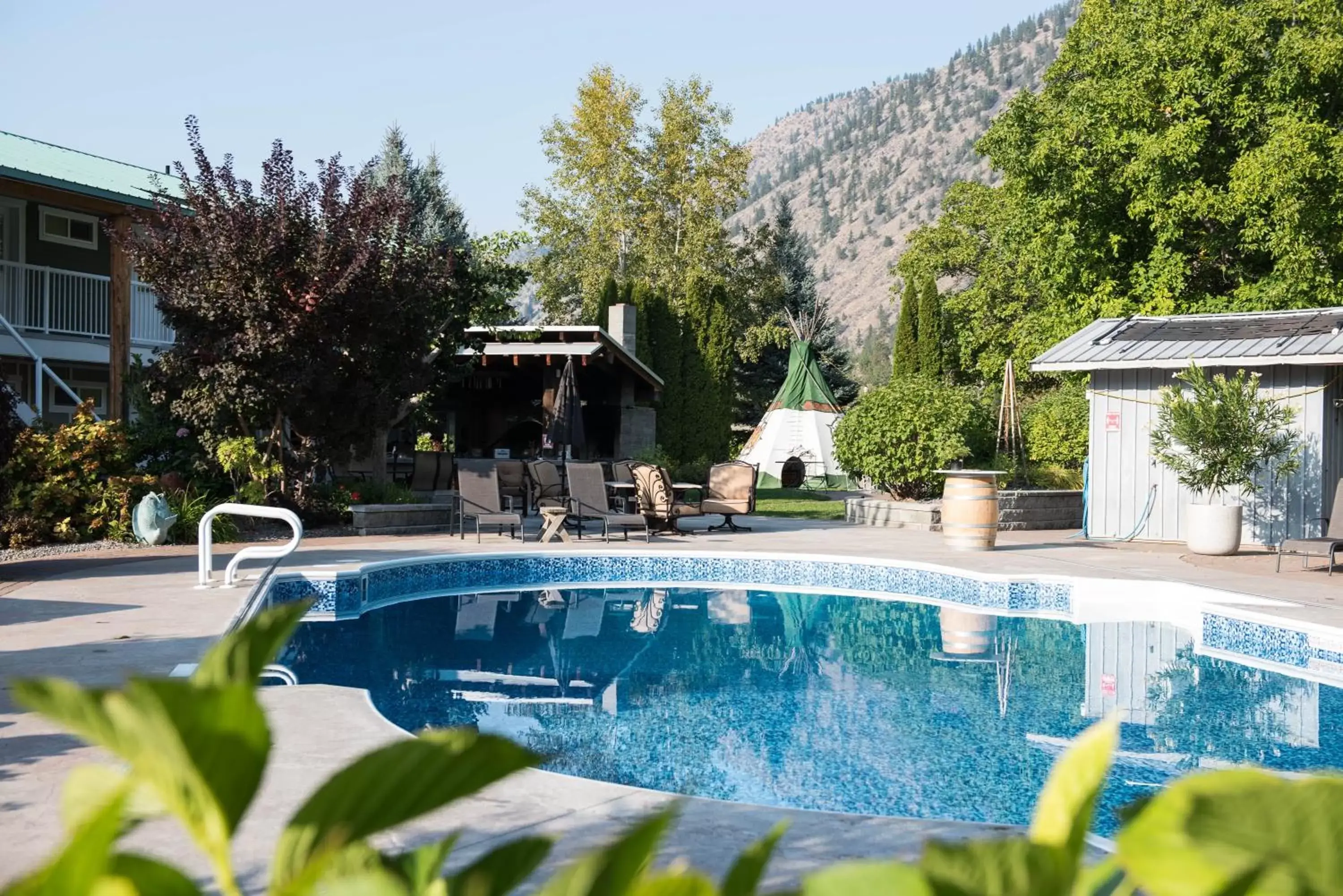 Patio, Swimming Pool in Similkameen Wild Resort & Winery Retreat