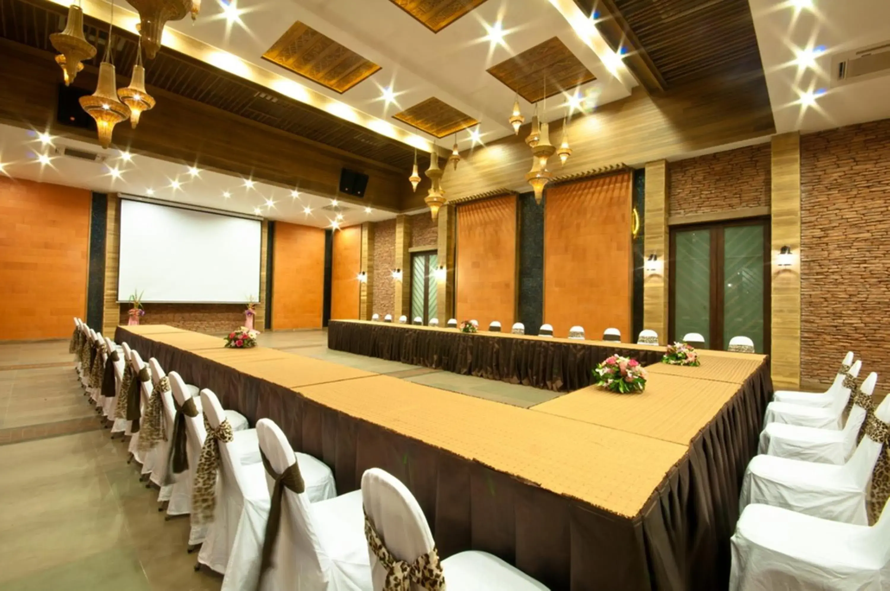 Business facilities in Montis Resort