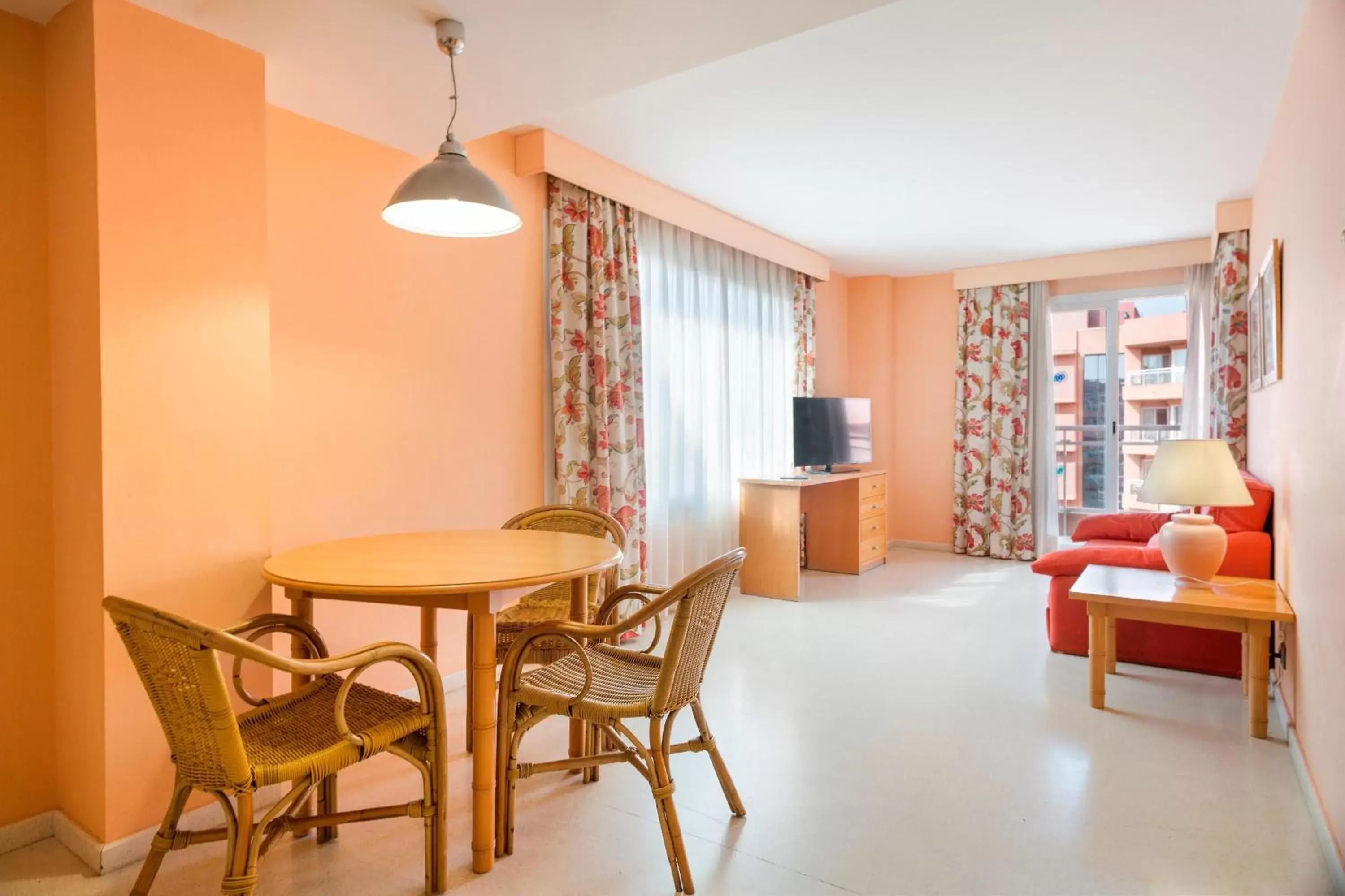 Photo of the whole room, Seating Area in Hotel Best Roquetas