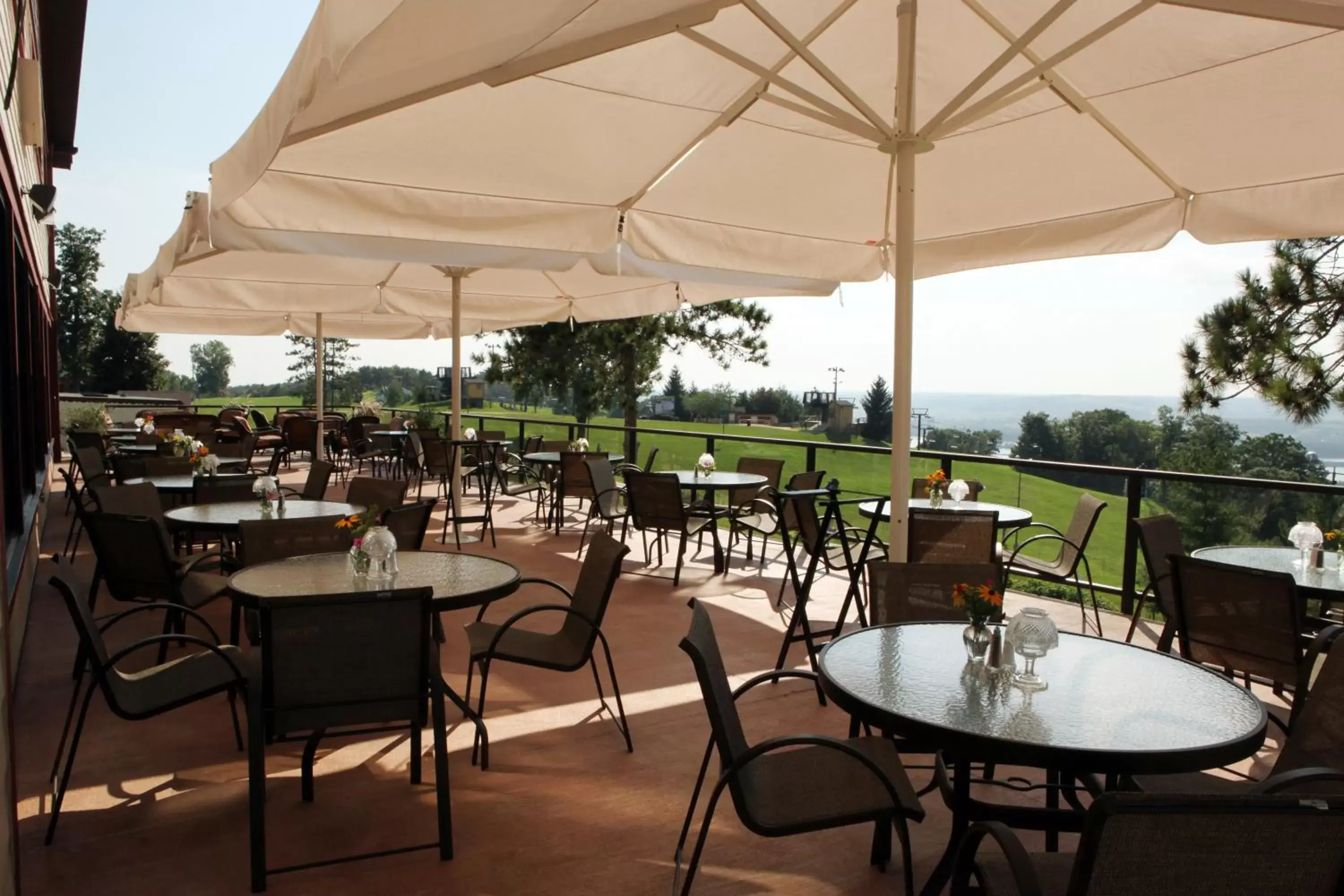 Restaurant/places to eat in Chestnut Mountain Resort Restaurant/places to eat in Chestnut Mountain Resort