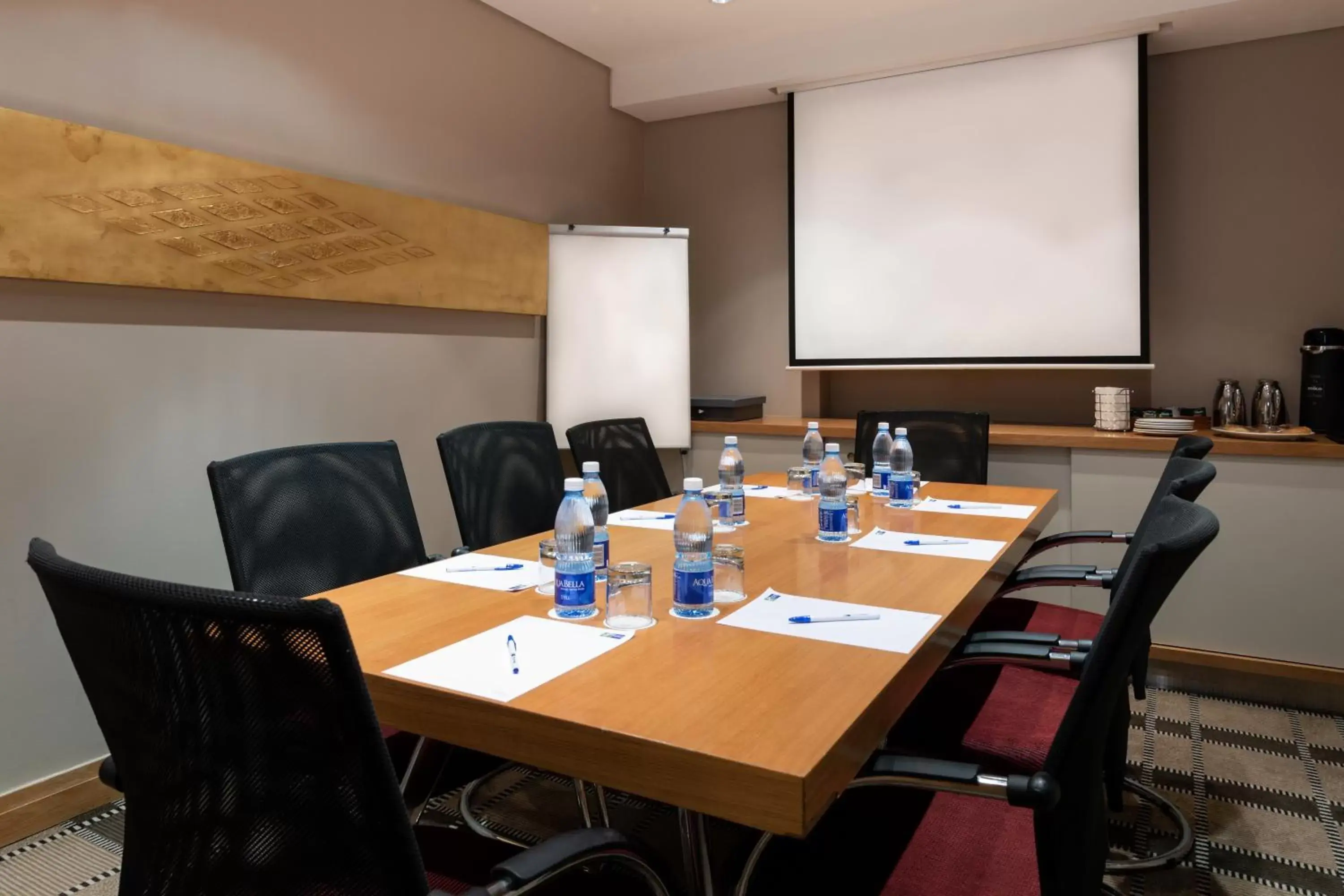 Meeting/conference room in Holiday Inn Express Cape Town City Centre, an IHG Hotel