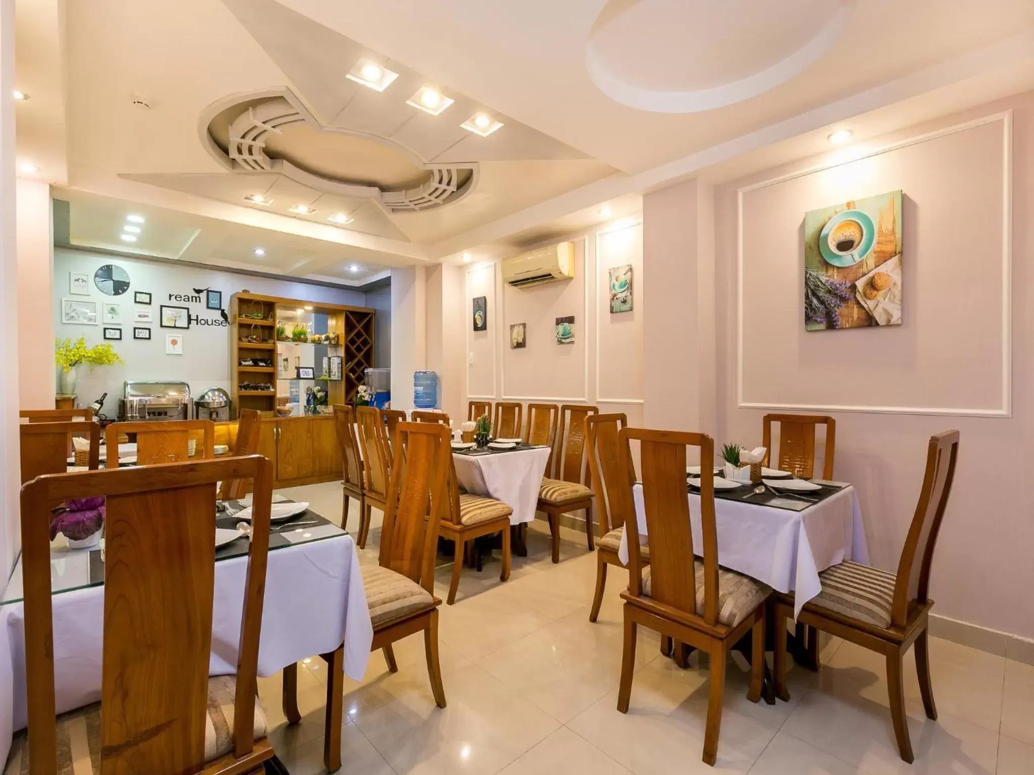 Restaurant/Places to Eat in Vilion Boutique Hotel Ben Thanh