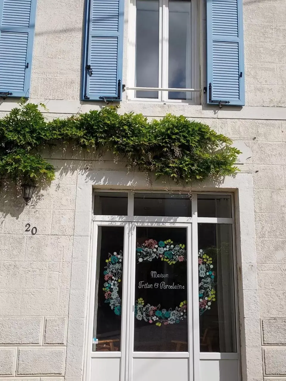 Facade/Entrance in Maison Triton et Porcelaine