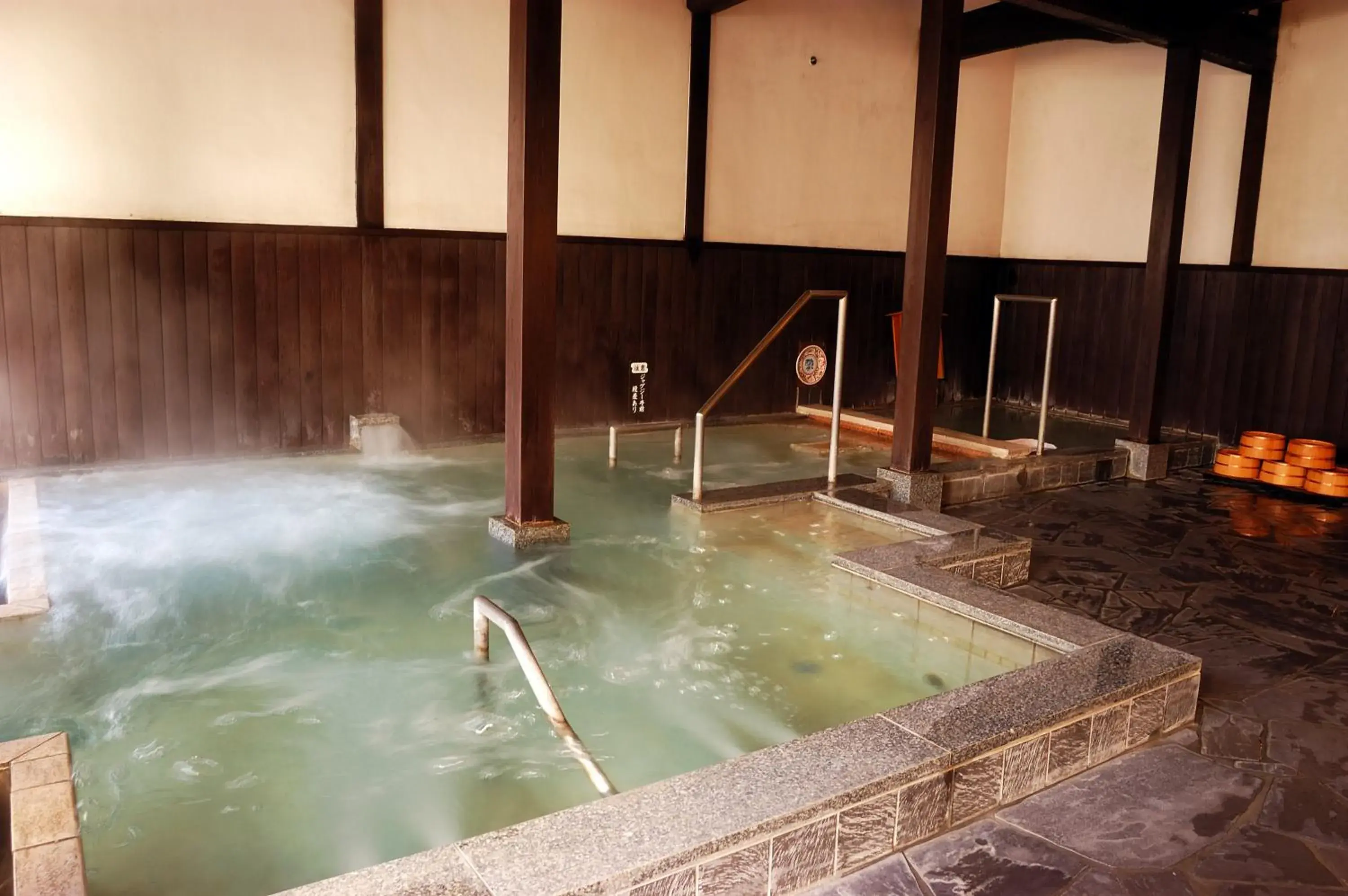 Hot Spring Bath, Swimming Pool in Ryokan Yatsusankan