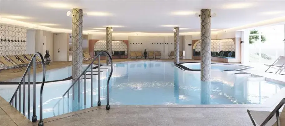 Swimming Pool in Thalazur Royan - Hôtel & Spa