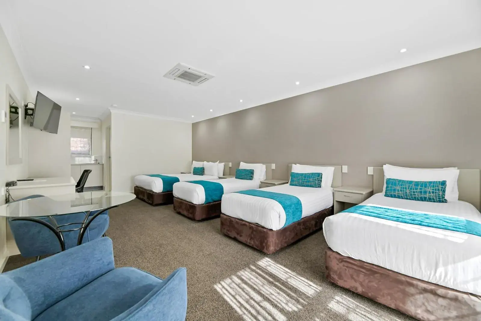 Bed in Central Caleula Motor Lodge Bed in Central Caleula Motor Lodge