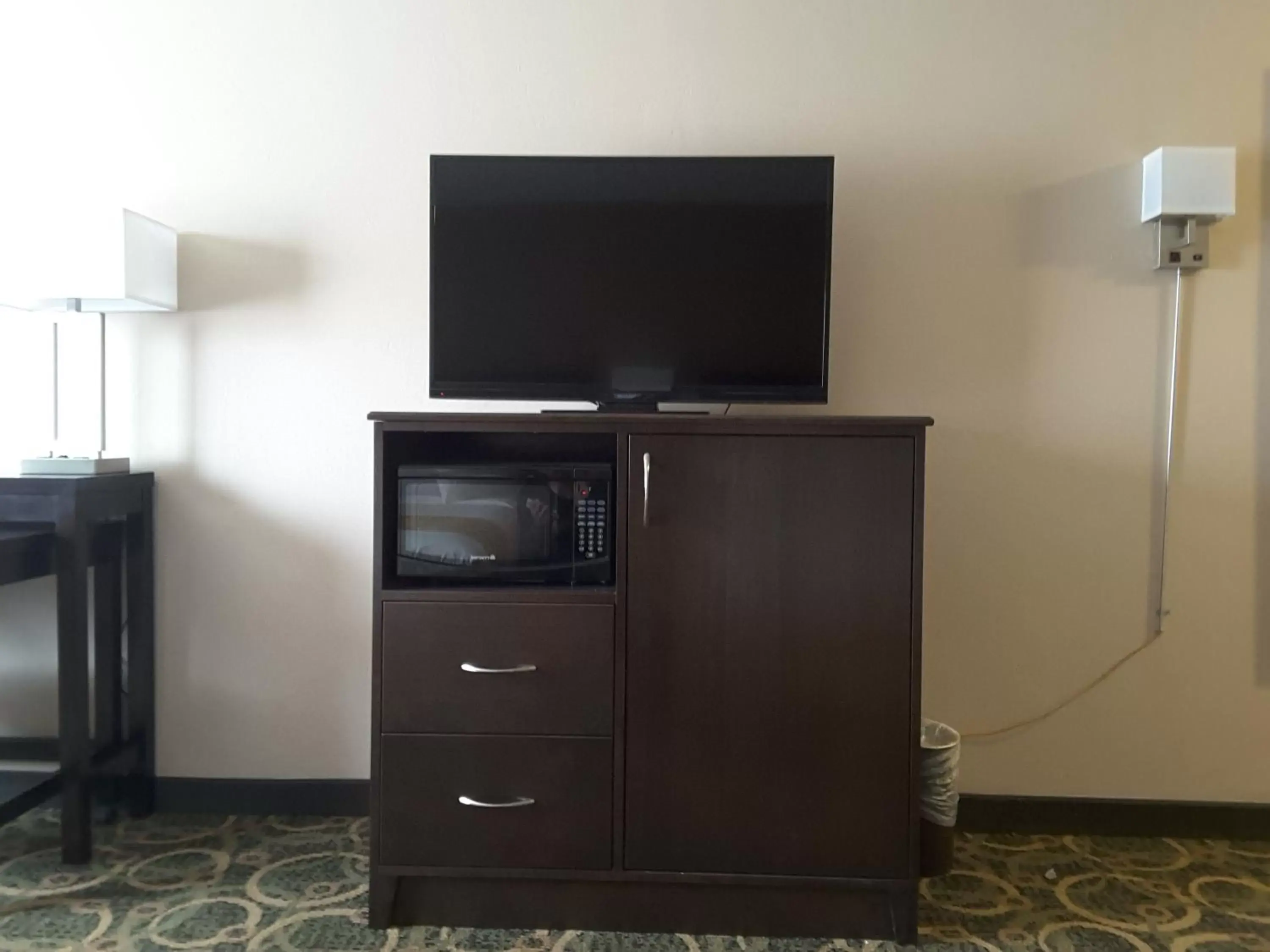 TV and multimedia, TV/Entertainment Center in Inn at the Canyons