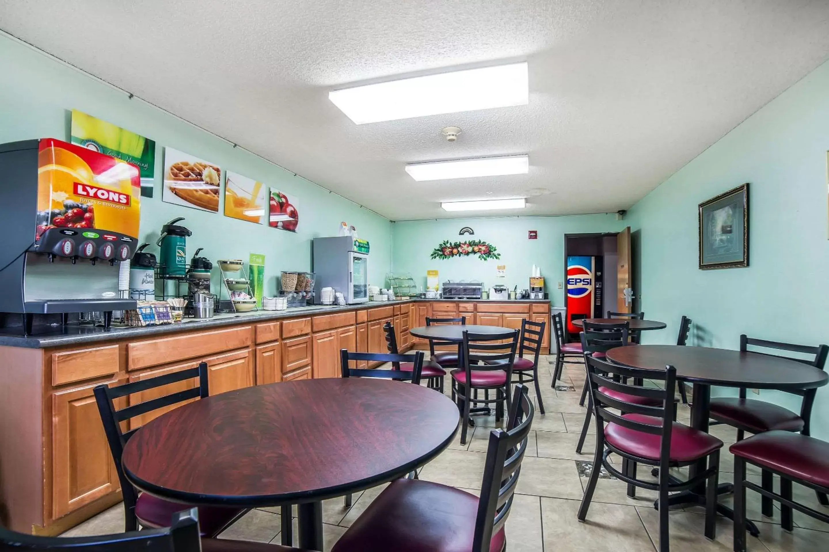 Restaurant/places to eat in FairBridge Inn & Suites Sunnyside Restaurant/places to eat in FairBridge Inn & Suites Sunnyside