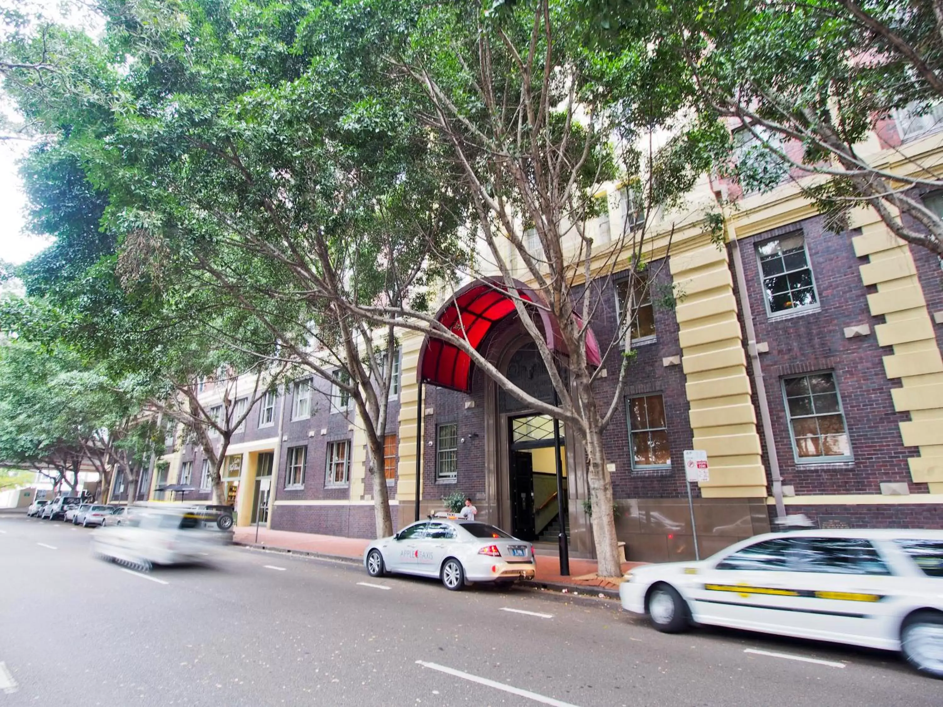 Facade/entrance in Oaks Sydney Goldsbrough Suites