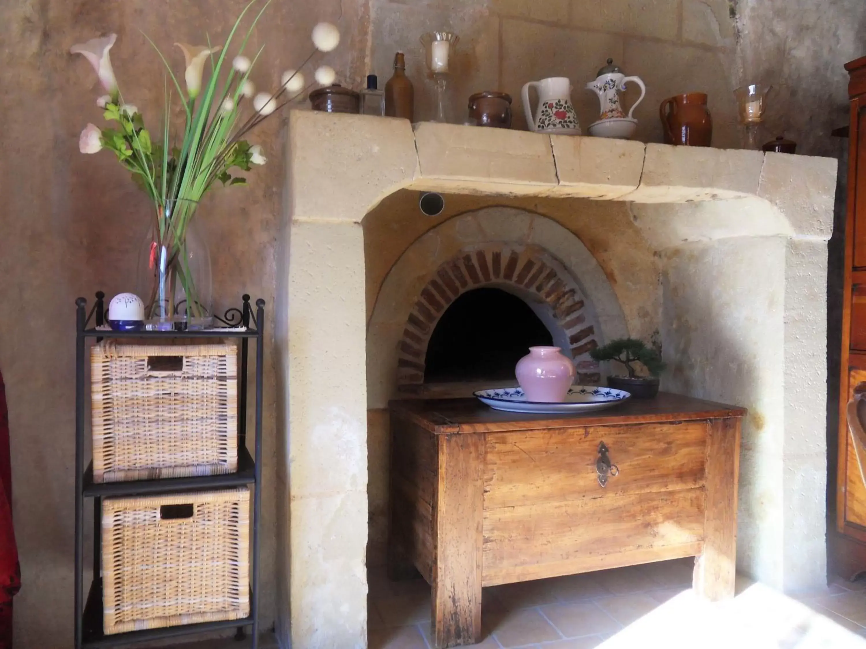 Living room, BBQ Facilities in Troglodelice