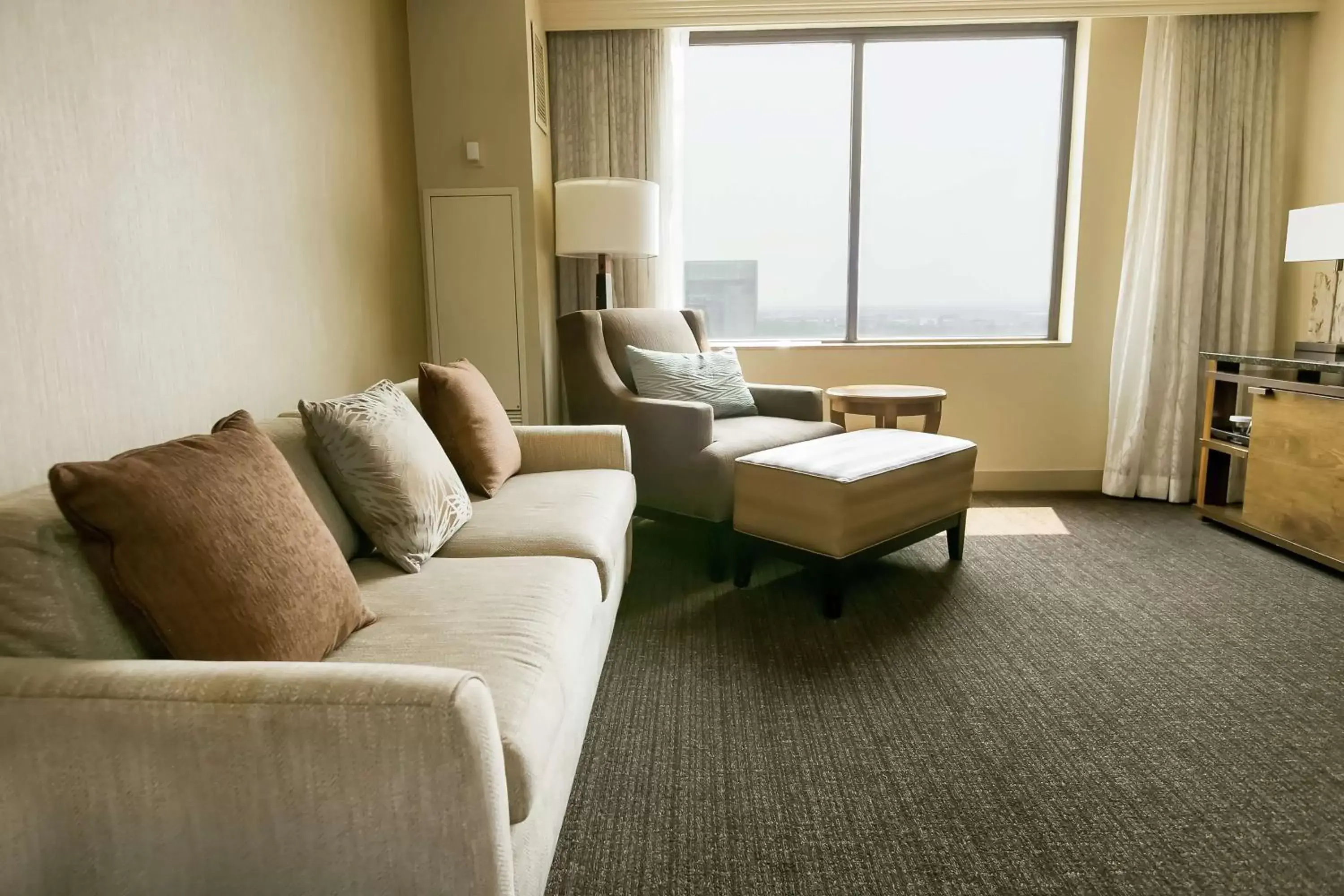 Living room in Hilton Salt Lake City Center