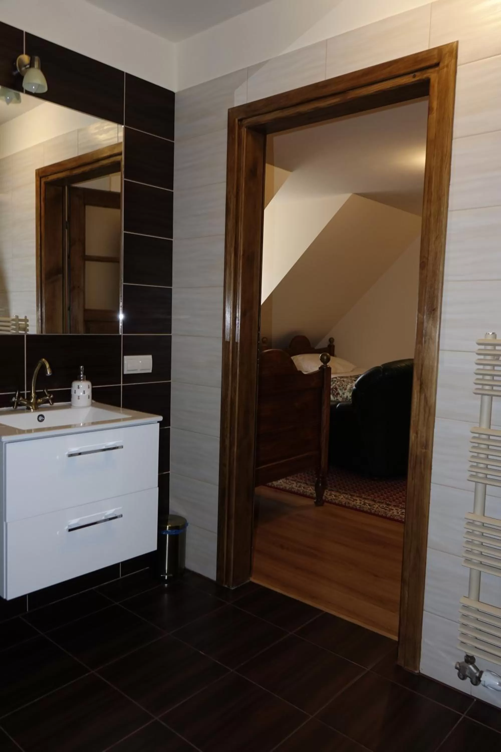 Gościniec Dworski w Ropie - Pokoje gościnne