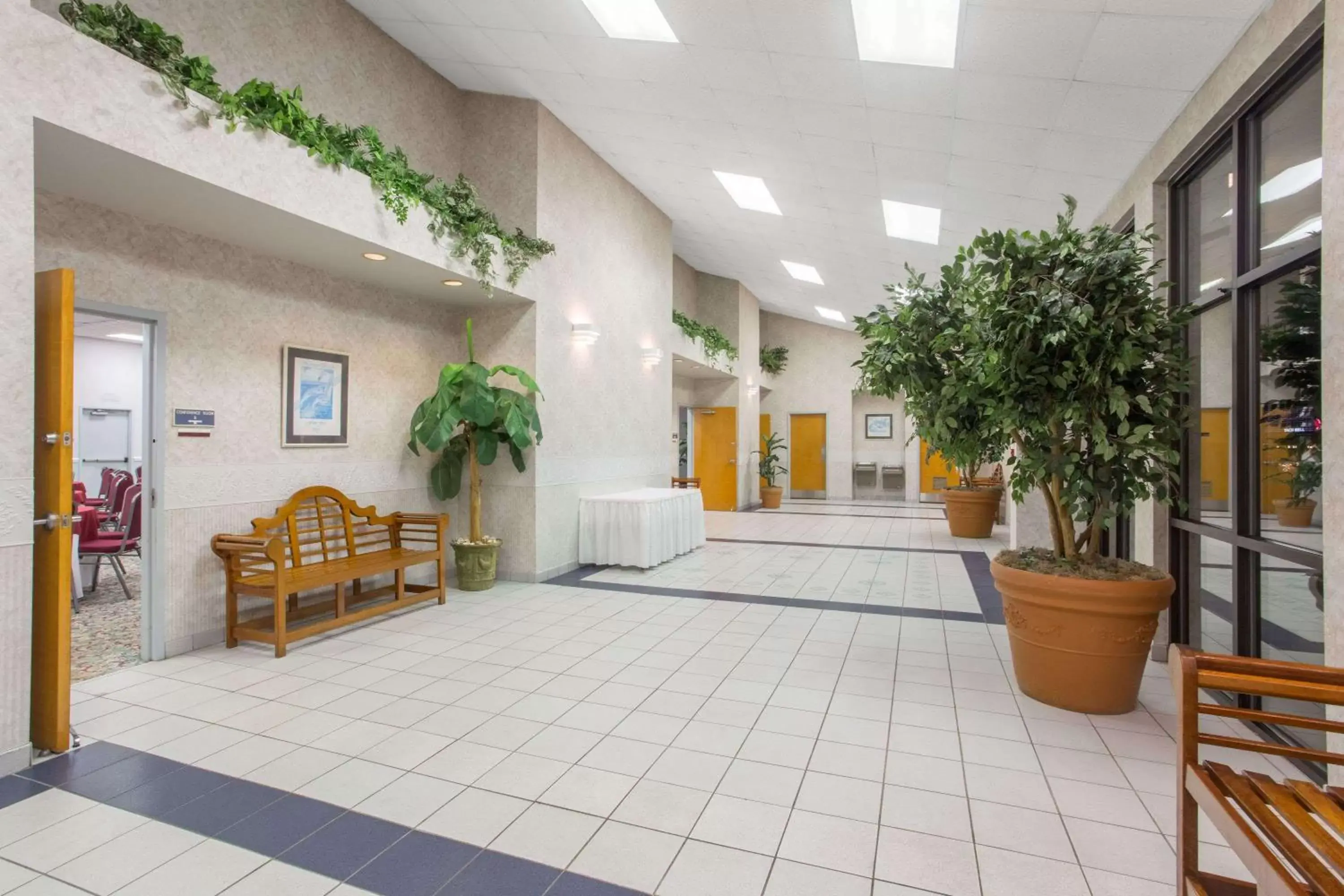 Lobby or reception, Lobby/Reception in Days Inn & Suites by Wyndham Navarre Conference Center