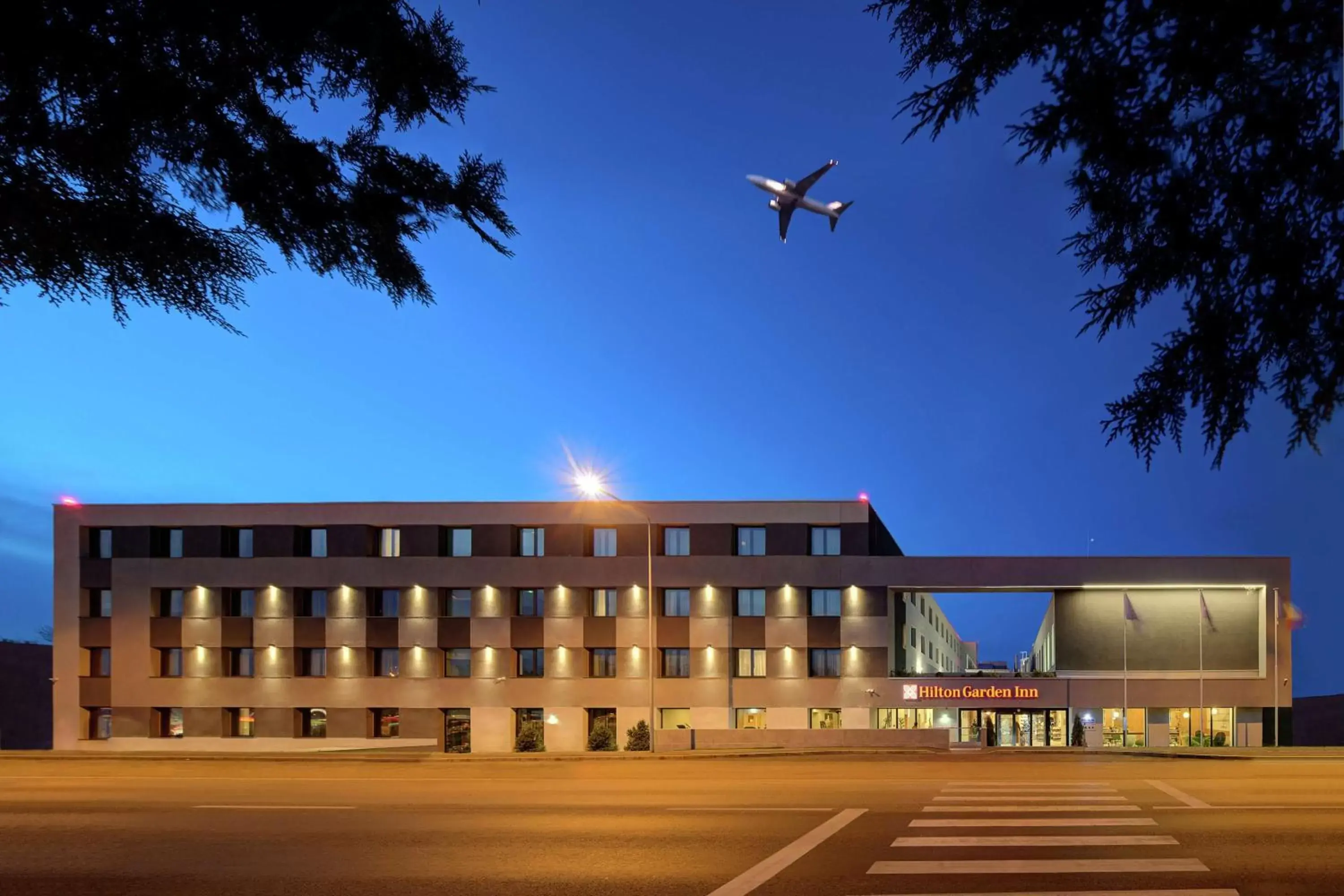 Property Building in Hilton Garden Inn Bucharest Airport