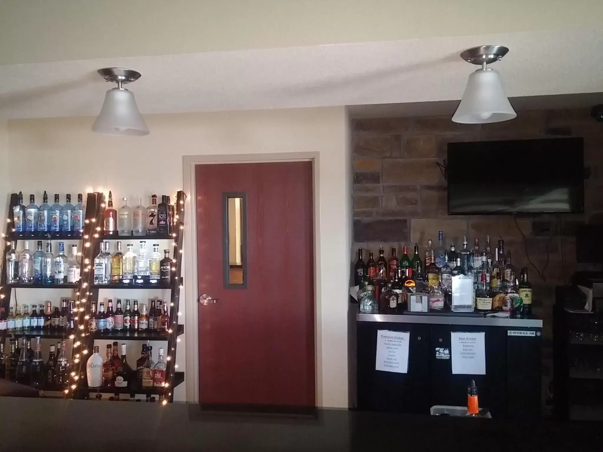 Lounge or bar, Lounge/Bar in Cobblestone Inn & Suites - Holyoke