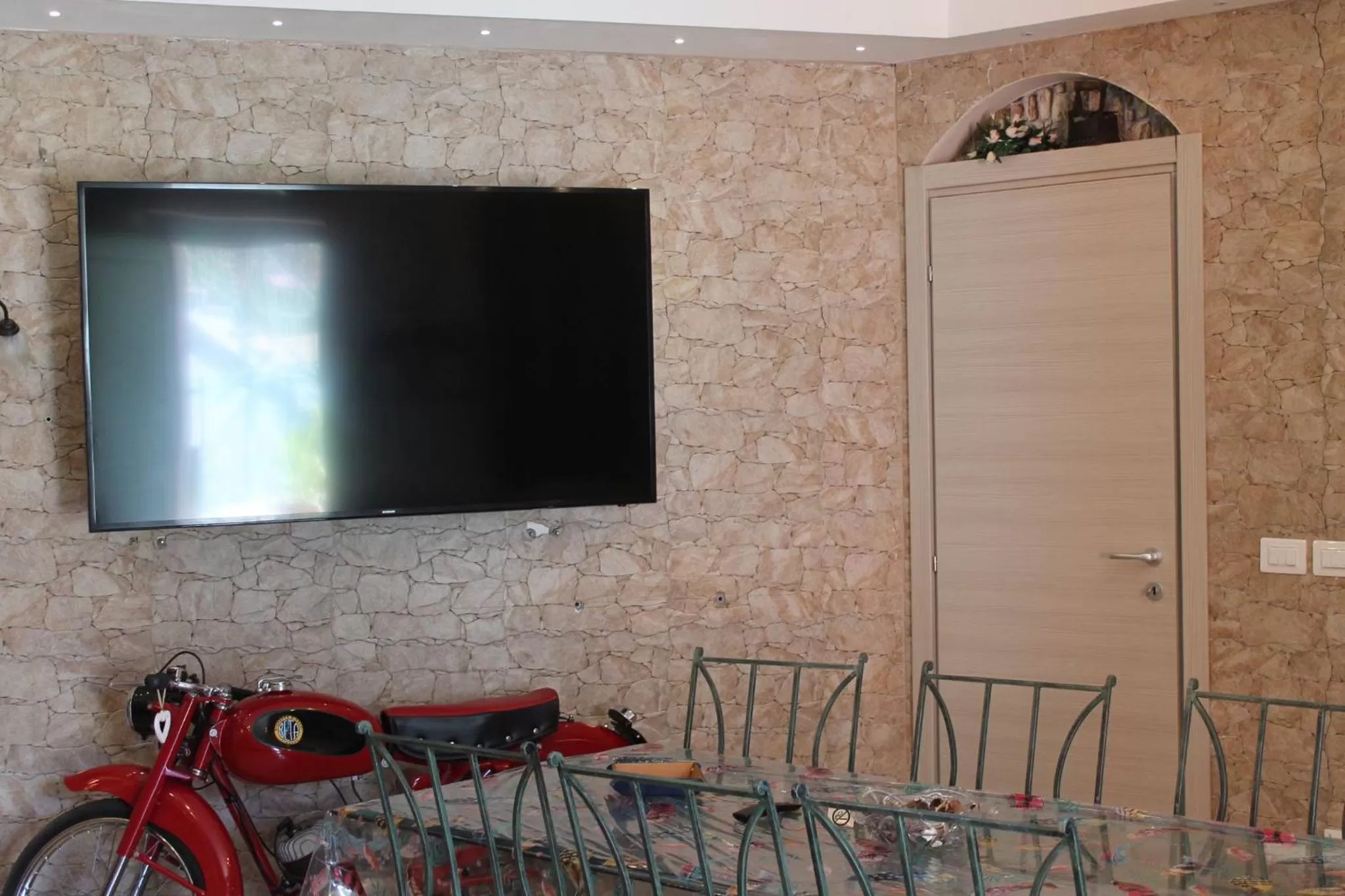 TV/Entertainment Center in Casa Riva