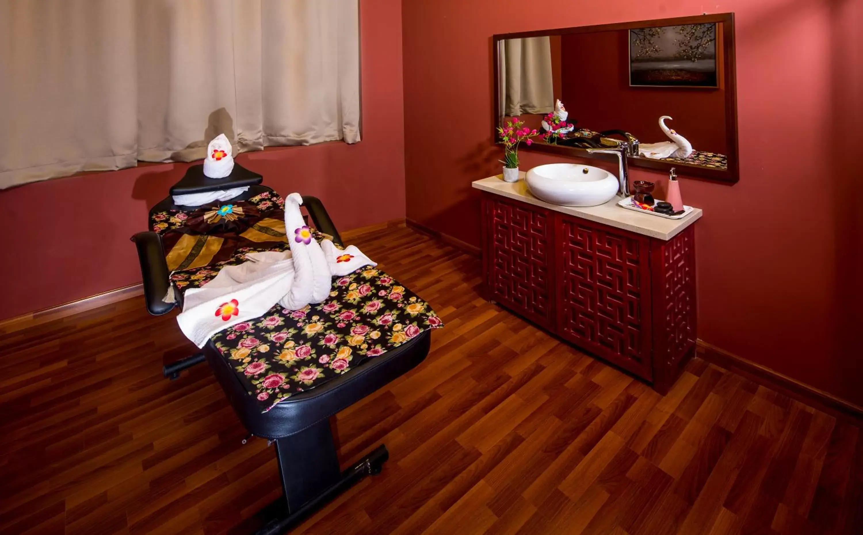 Spa and wellness centre/facilities, Bathroom in Arch Hotel
