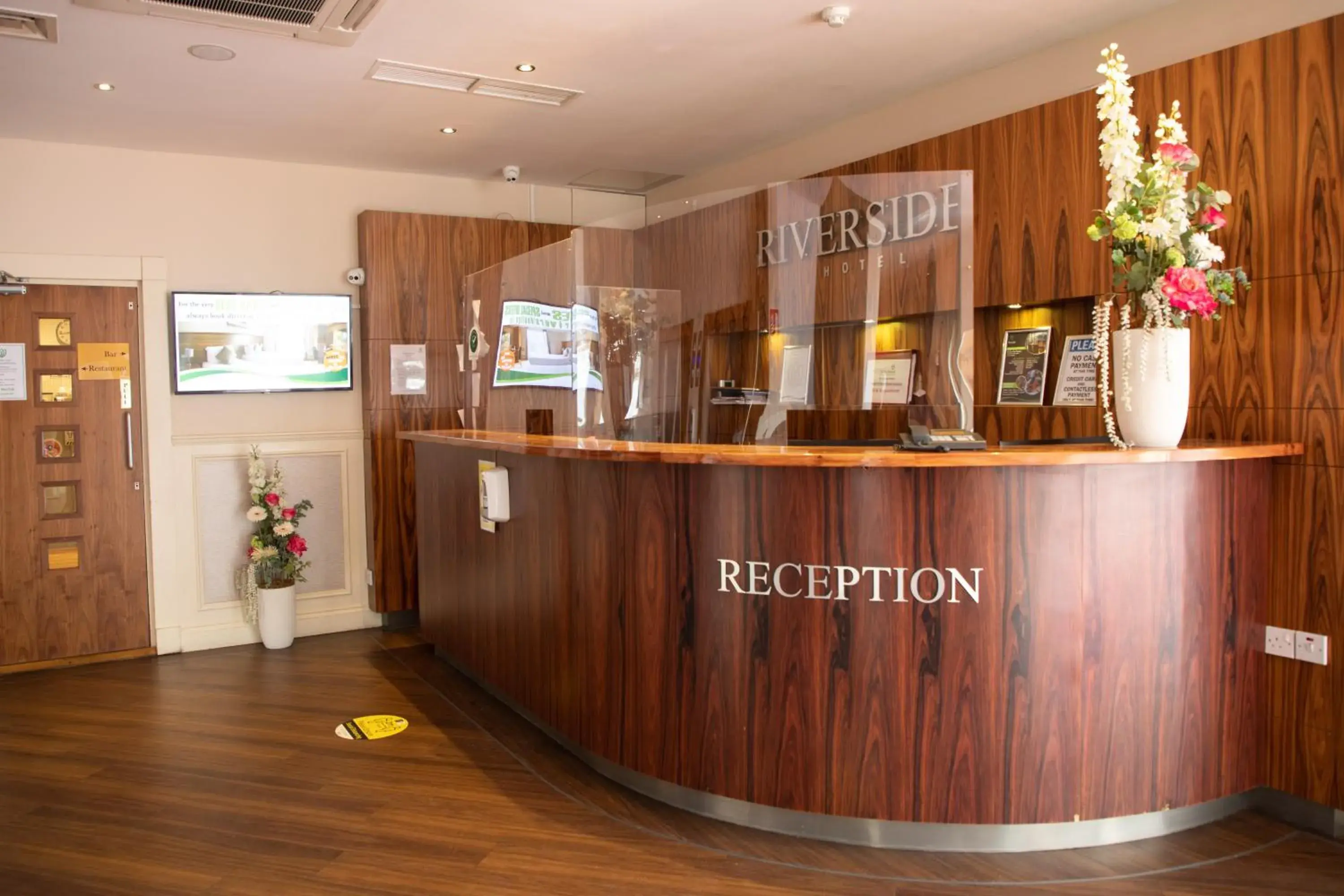 Lobby or reception in Riverside Hotel