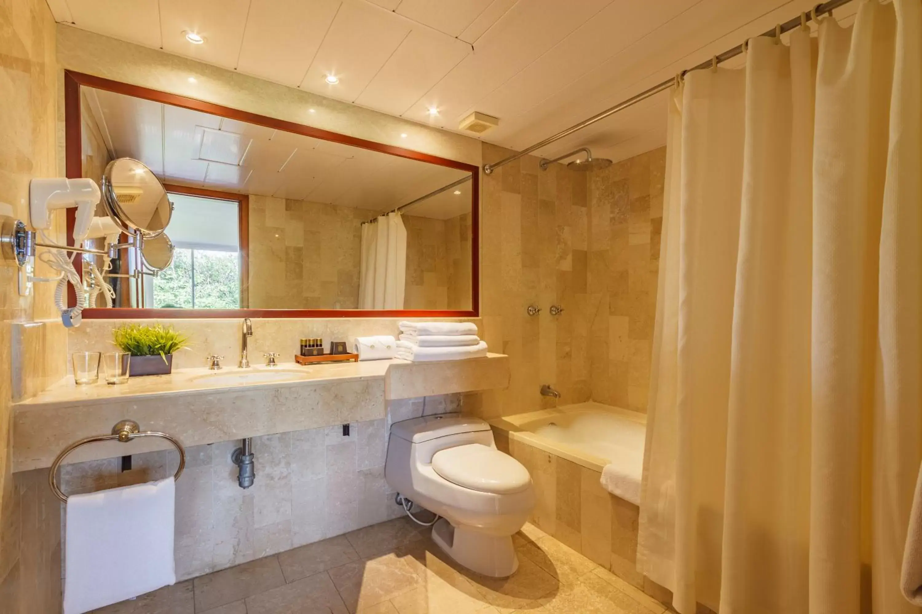 Bathroom in Hotel Caribe by Faranda Grand, a member of Radisson Individuals