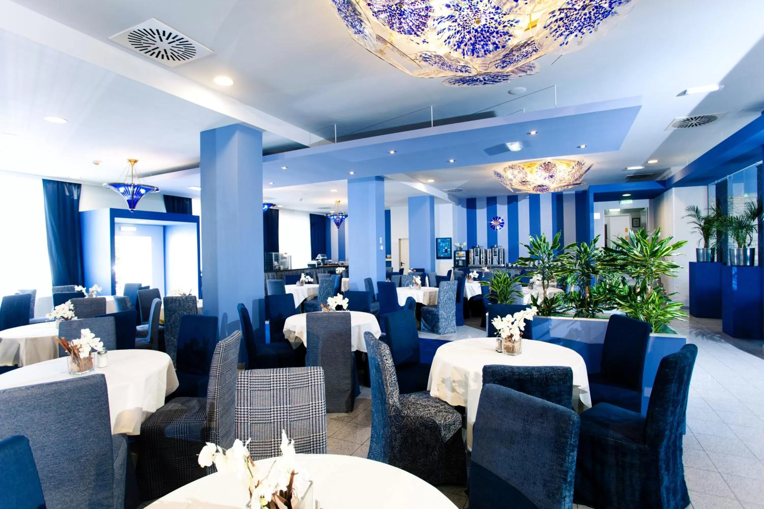 Restaurant/places to eat in Lenas Donau Hotel