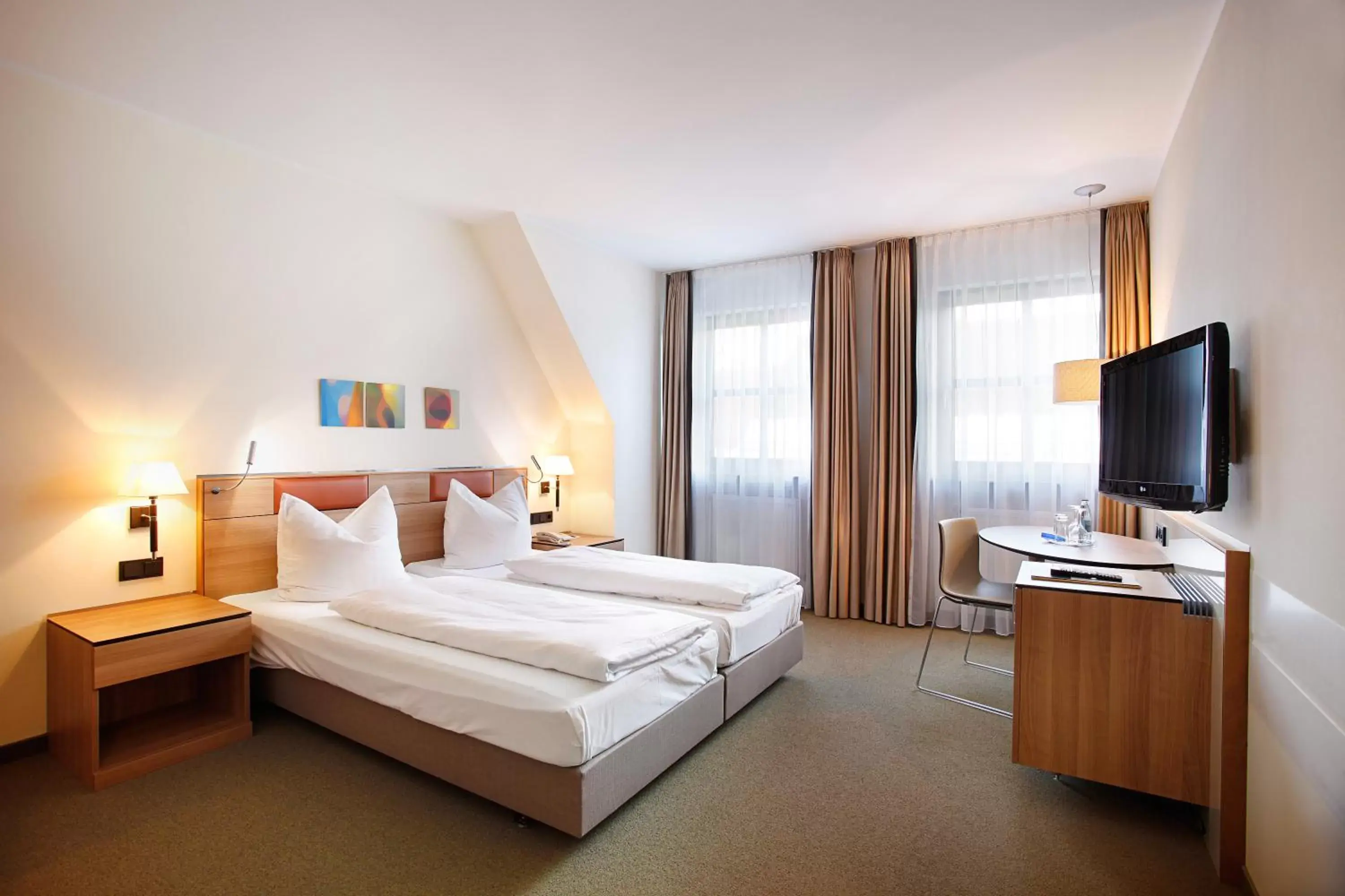 Photo of the whole room, Bed in Hotel am Jakobsmarkt