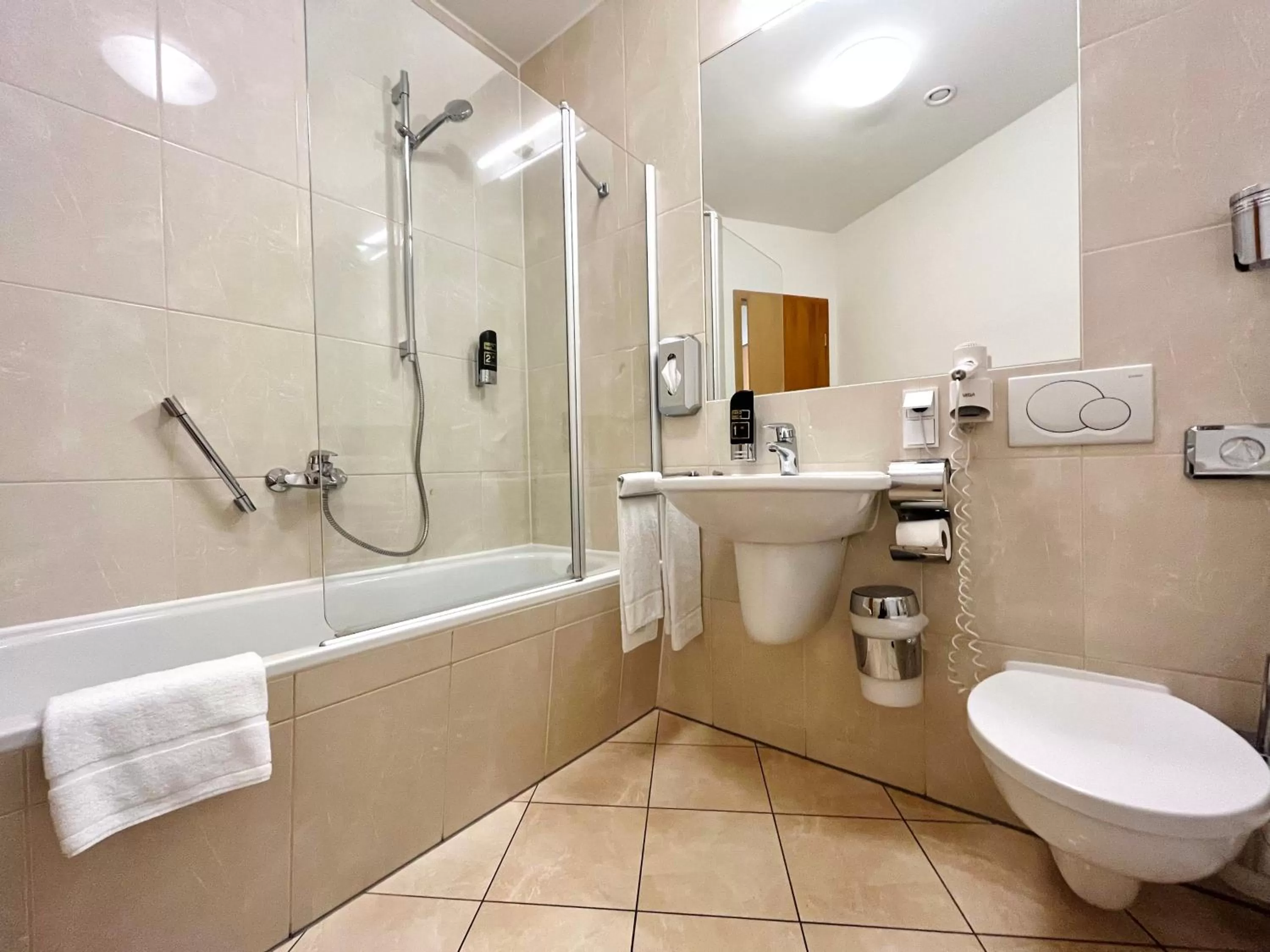 Shower in Aparthotel Altes Dresden