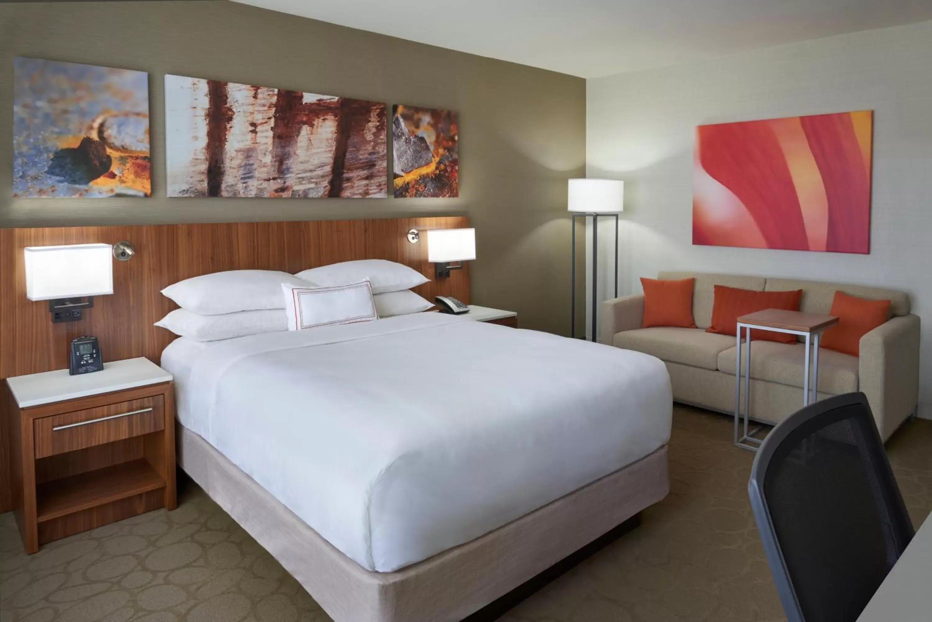 Bedroom, Bed in Delta Hotels by Marriott Toronto Airport & Conference Centre