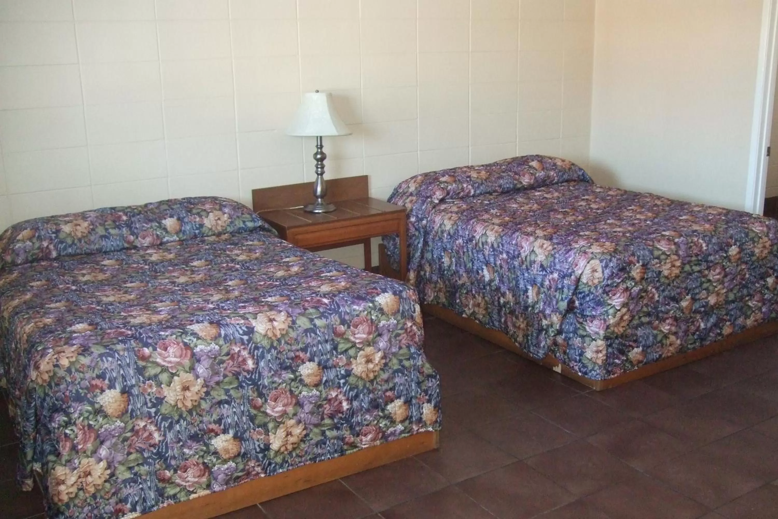 Bed in Trailside Inn