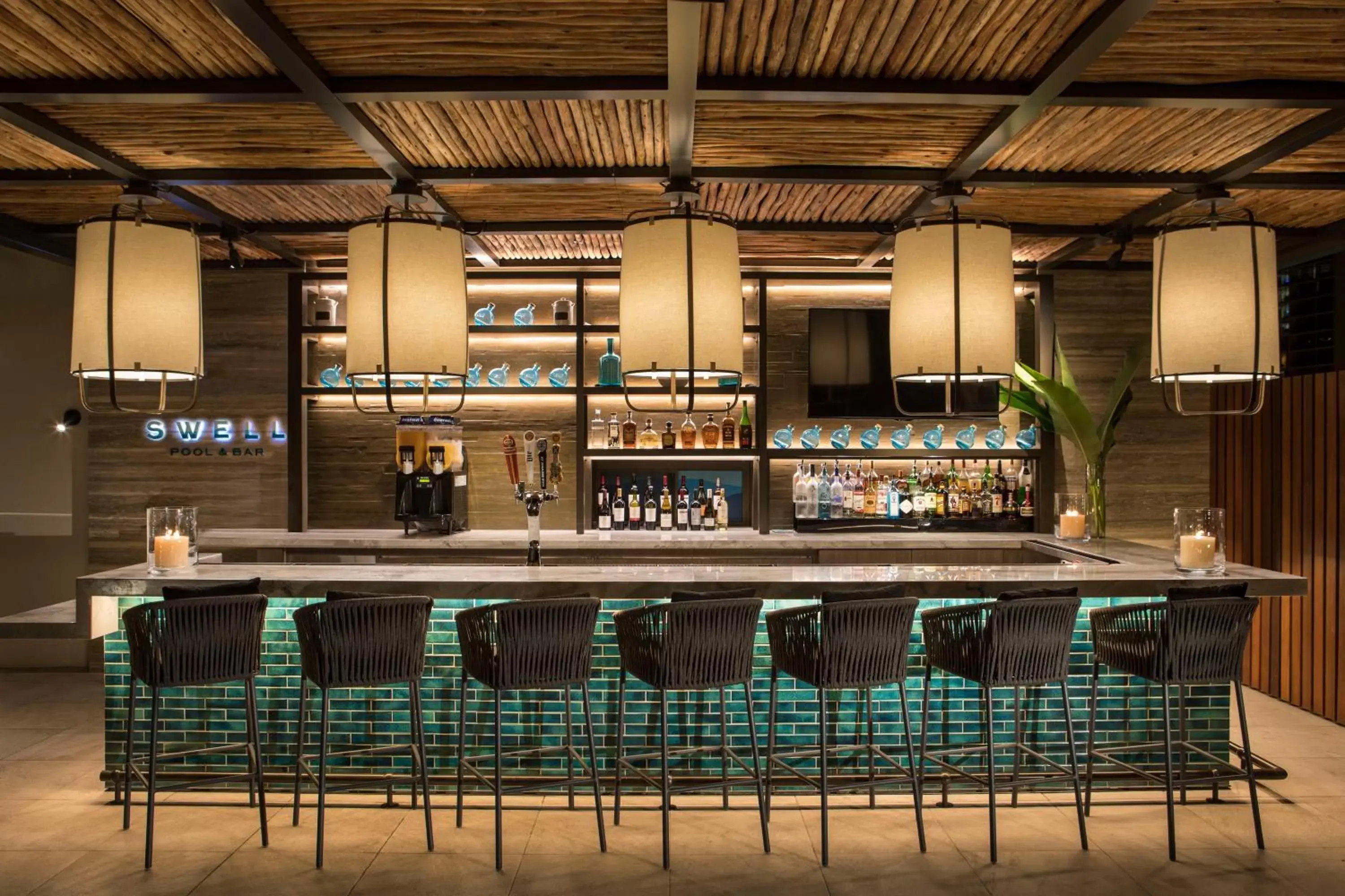 Restaurant/places to eat, Lounge/Bar in 'Alohilani Resort Waikiki Beach