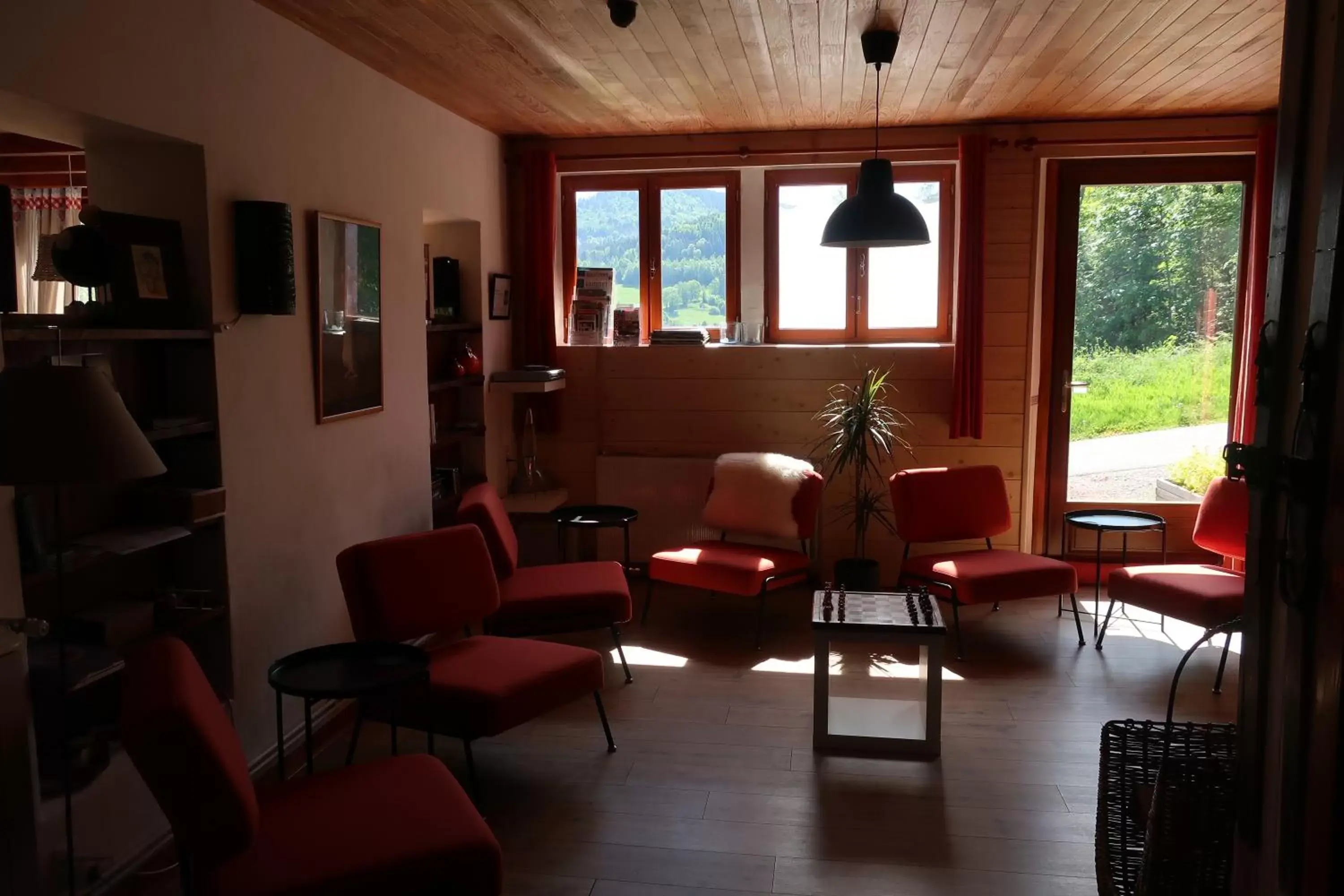 Communal lounge/ TV room, Seating Area in Gîte et chambres d'hôtes le Chêne