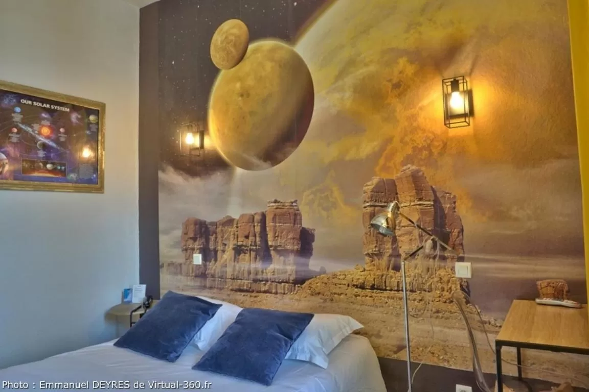 Bed in Hôtel de Bretagne - anciennement Queen Serenity Hotel