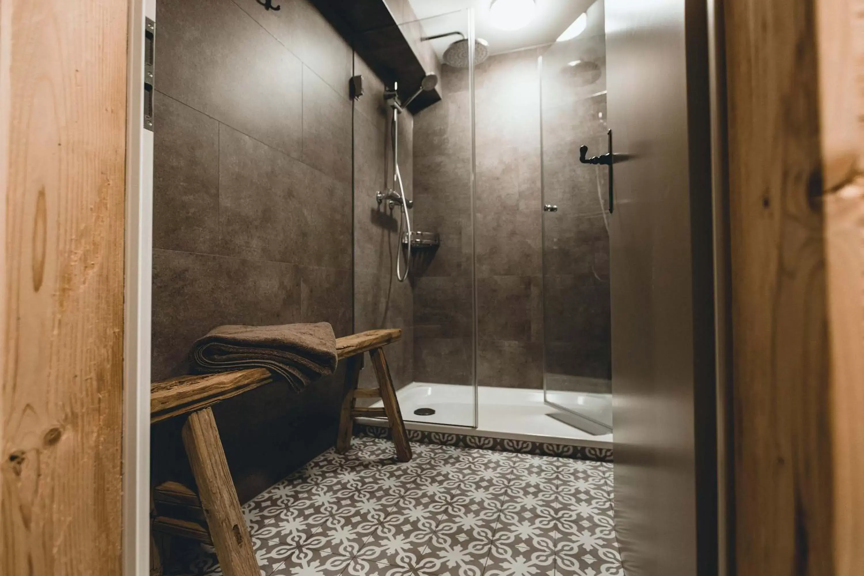 Shower, Bathroom in Alpenblick Bergrestaurant & Hotel