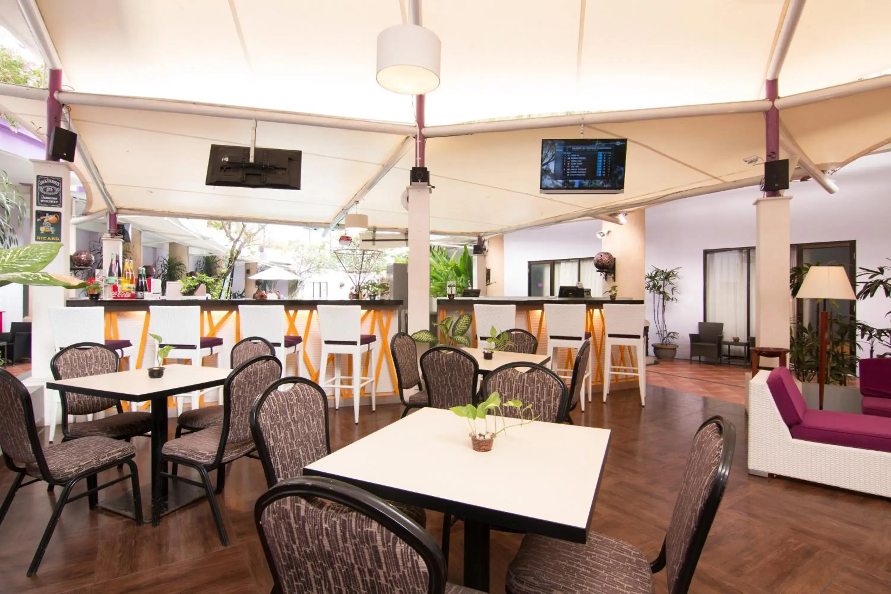 Lounge or bar, Restaurant/Places to Eat in Kuta Central Park Hotel