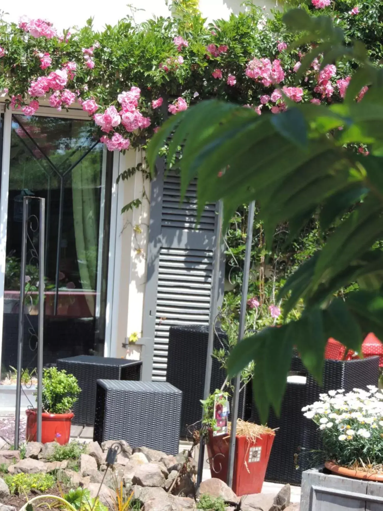 Balcony/Terrace, Restaurant/Places to Eat in Villa Des Hortensias