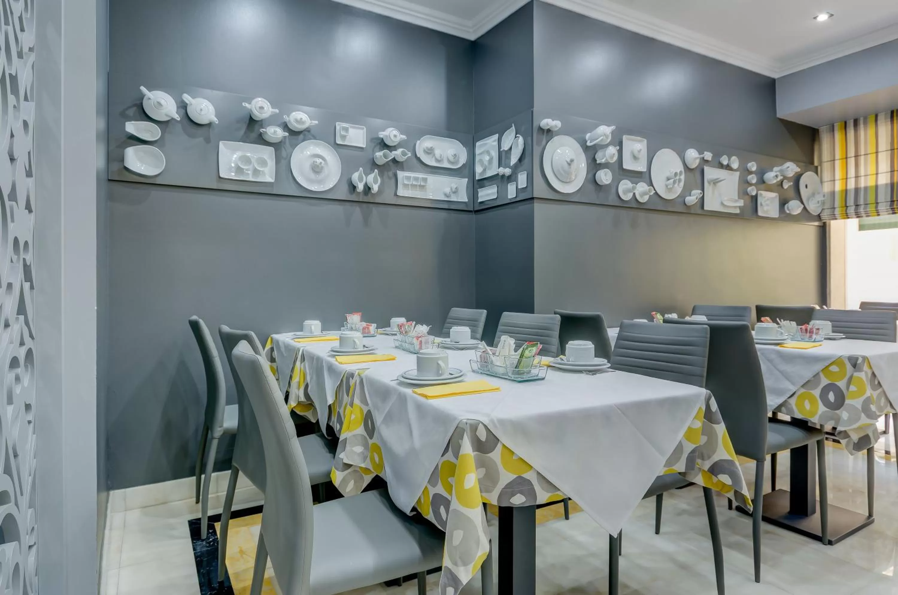 Restaurant/places to eat in Hotel Avenida Park