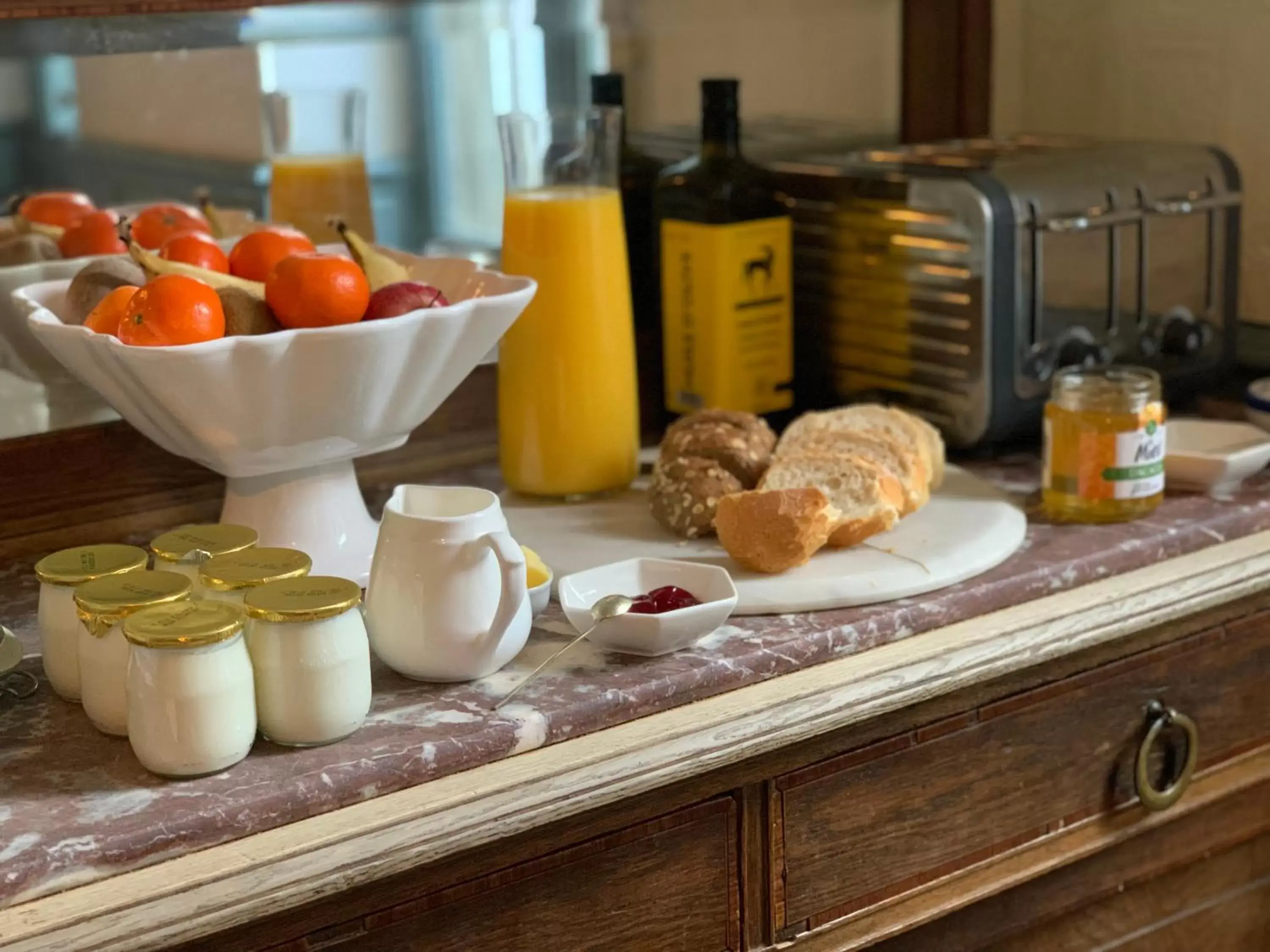 Breakfast in Carcassonne Townhouse