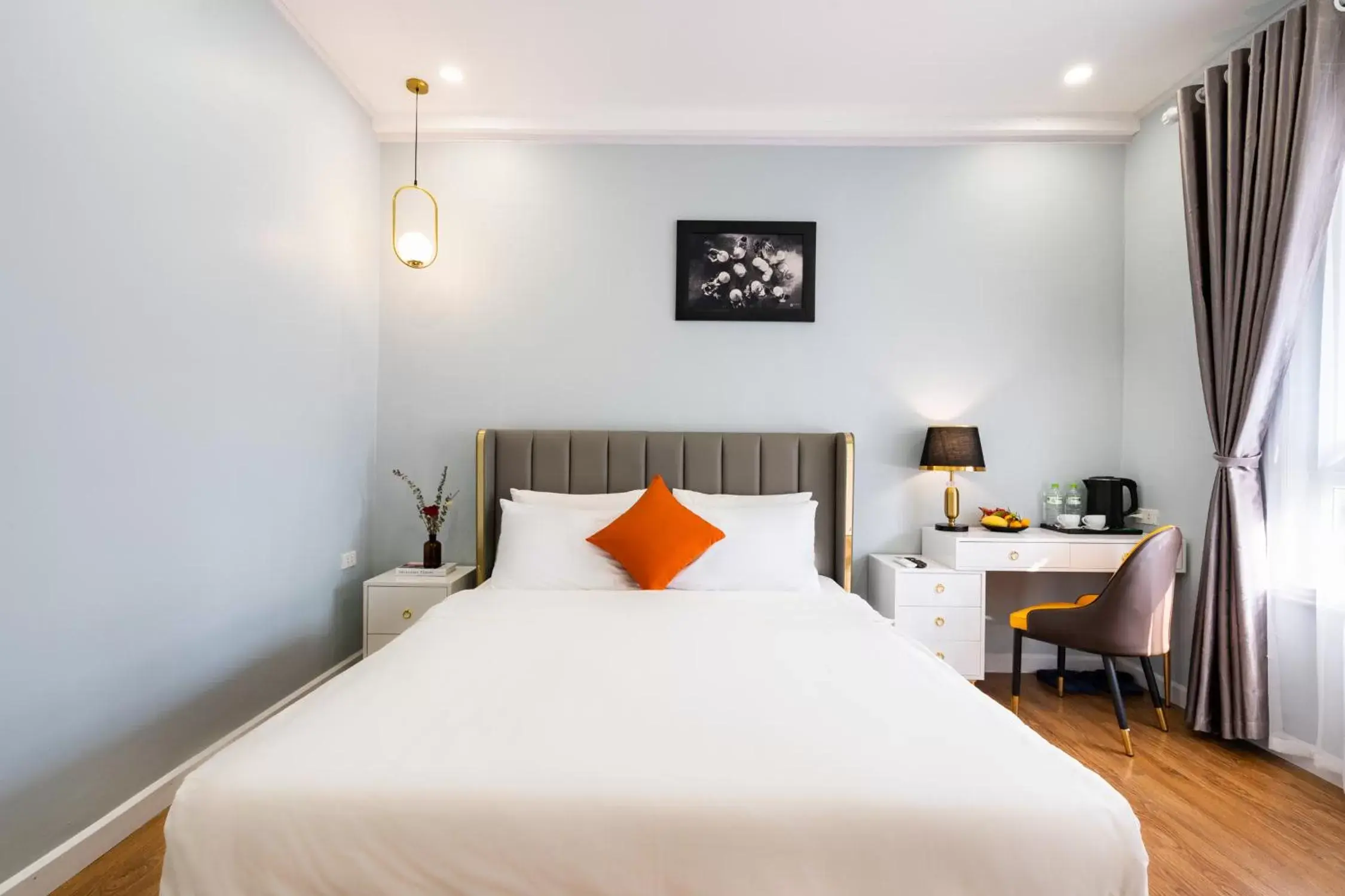 Photo of the whole room, Bed in Hanoi Memory Legends Hotel Photo of the whole room, Bed in Hanoi Memory Legends Hotel