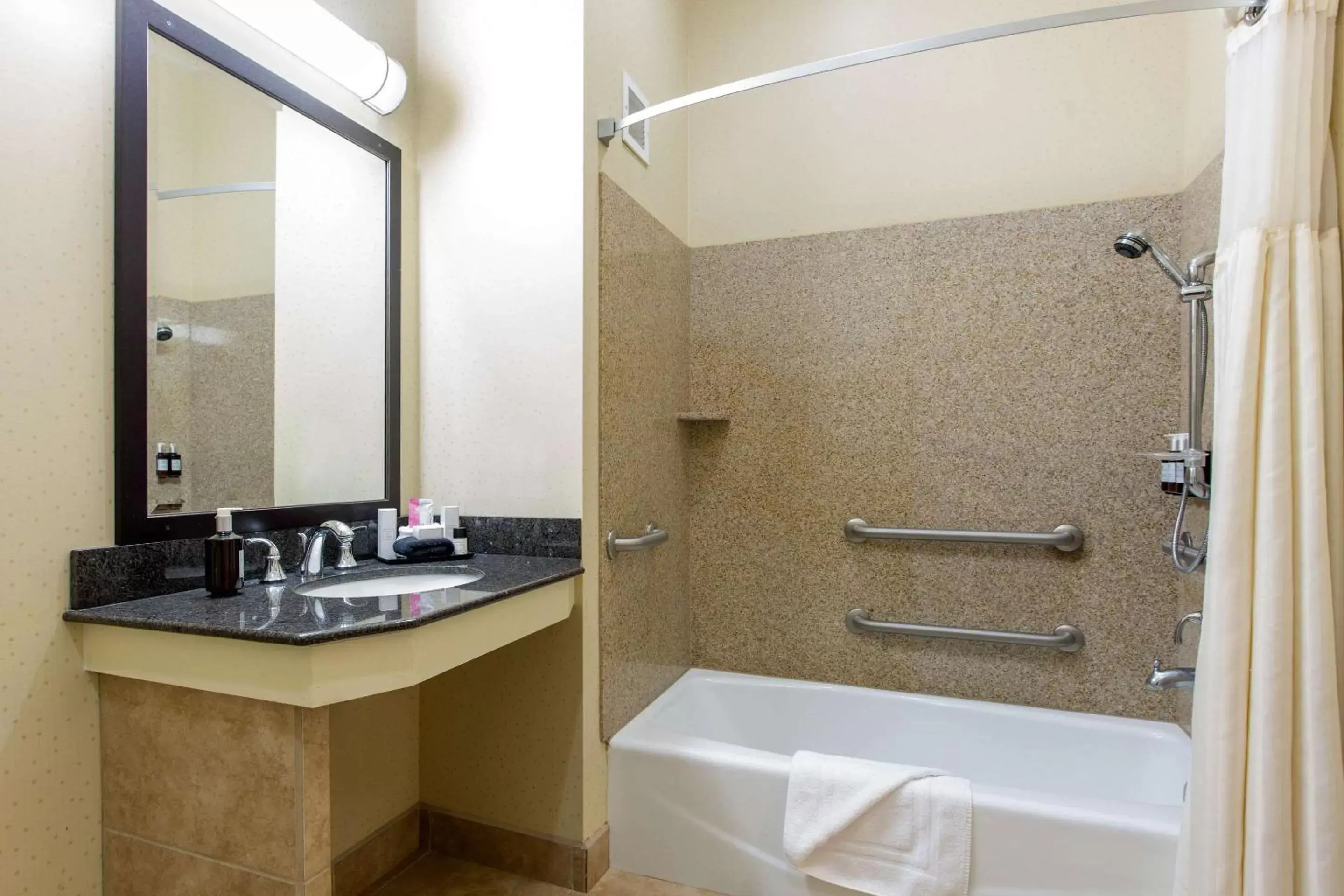 Bathroom in The Oaks Hotel & Suites