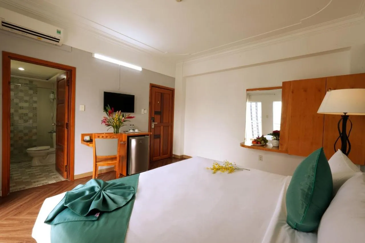 Bed in Sunshine Antique Hotel Saigon