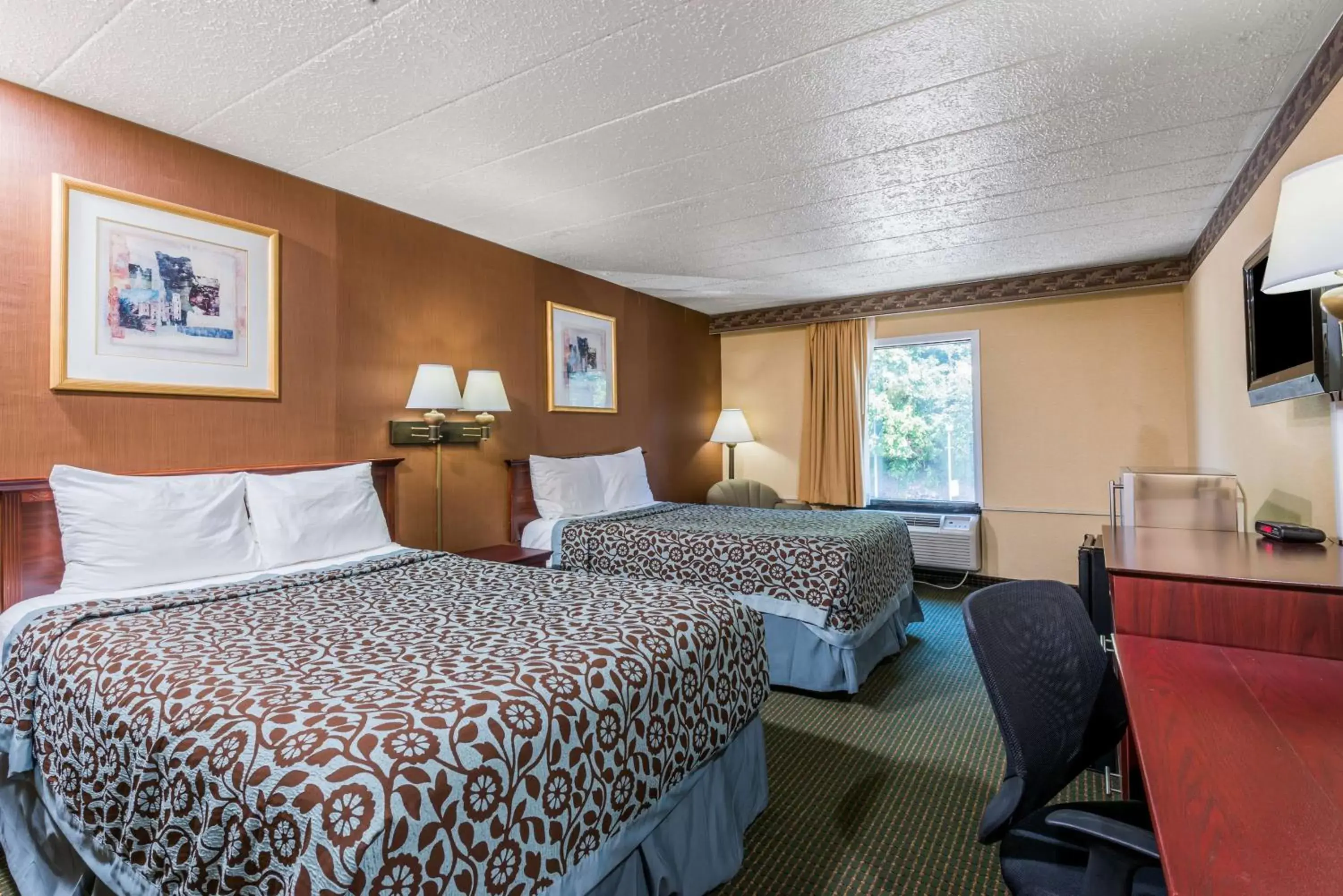 Photo of the whole room, Room Photo in Days Inn by Wyndham Pittsburgh