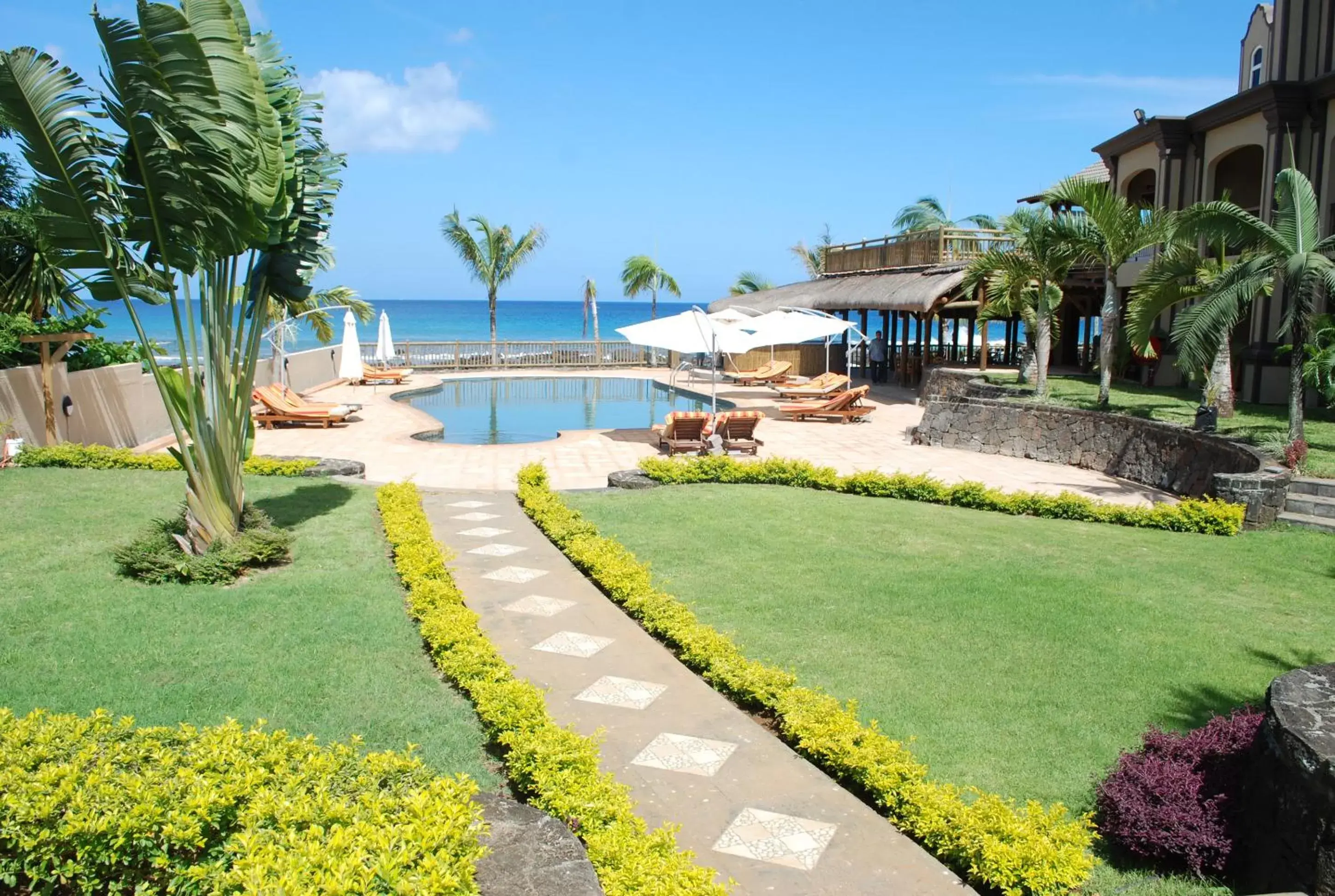 Garden, Swimming Pool in Sunset Reef Resort & Spa