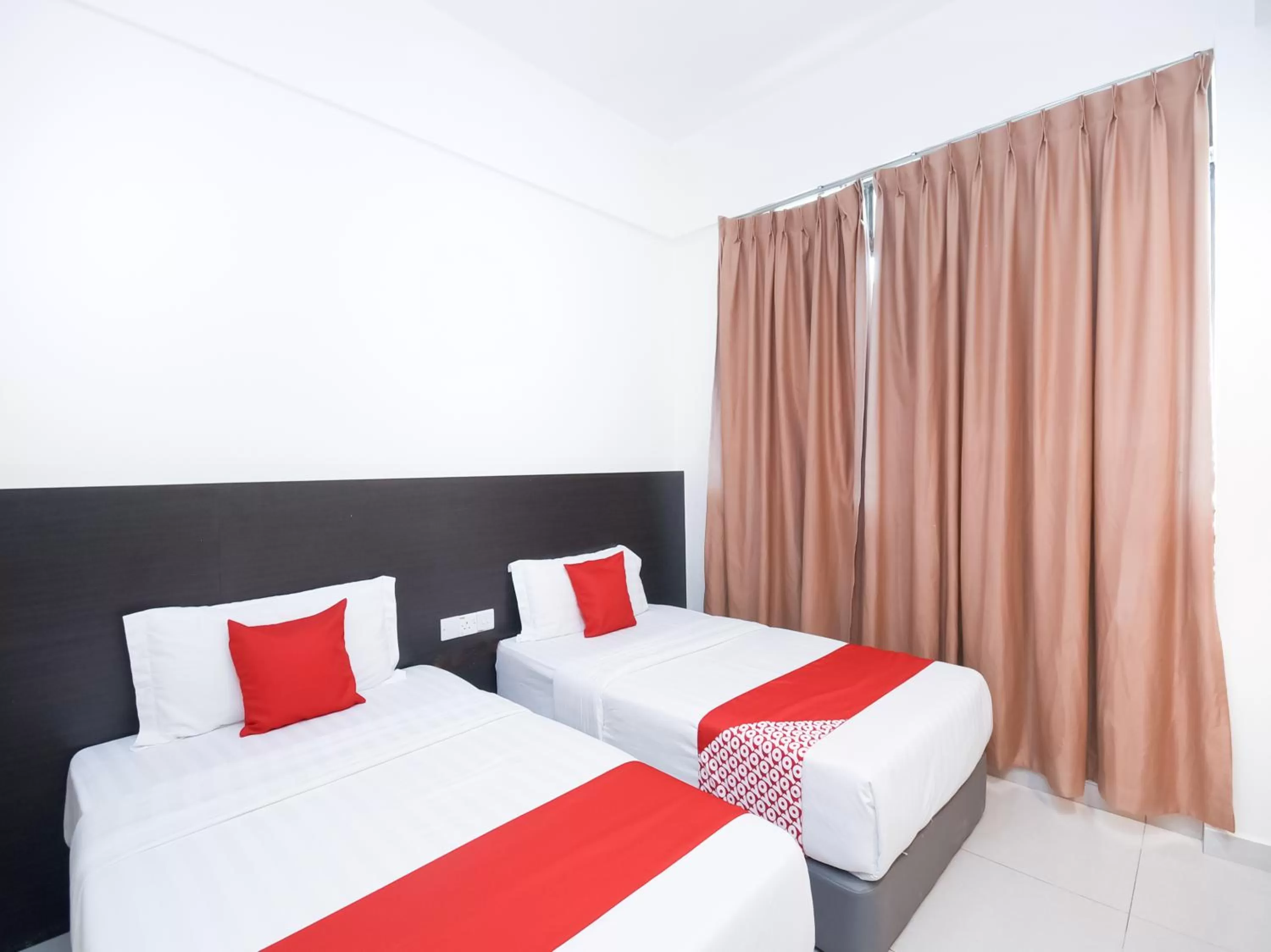 Bedroom, Bed in Kenyalang Suite