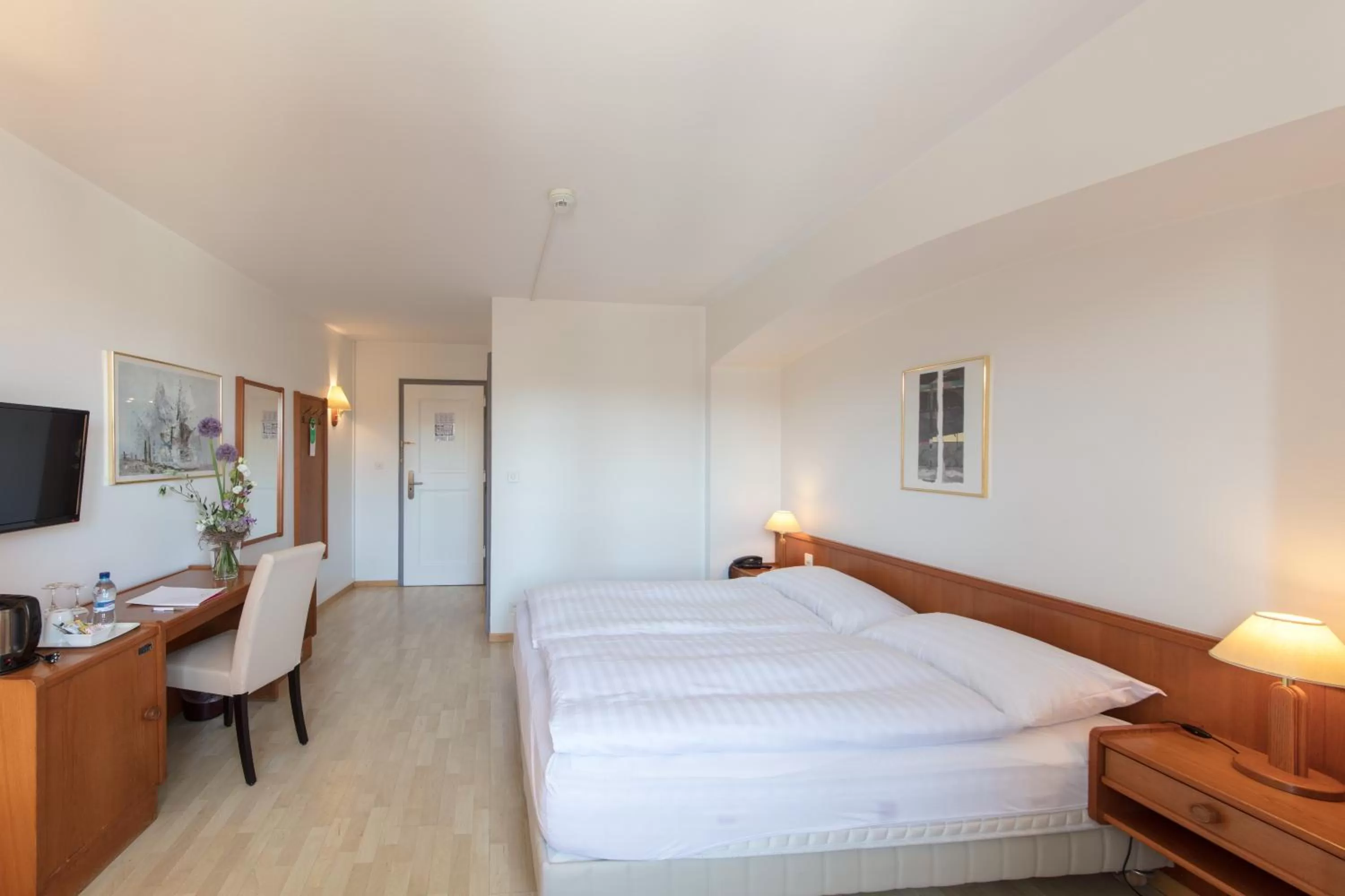 Photo of the whole room, Bed in Hôtel de la Rose