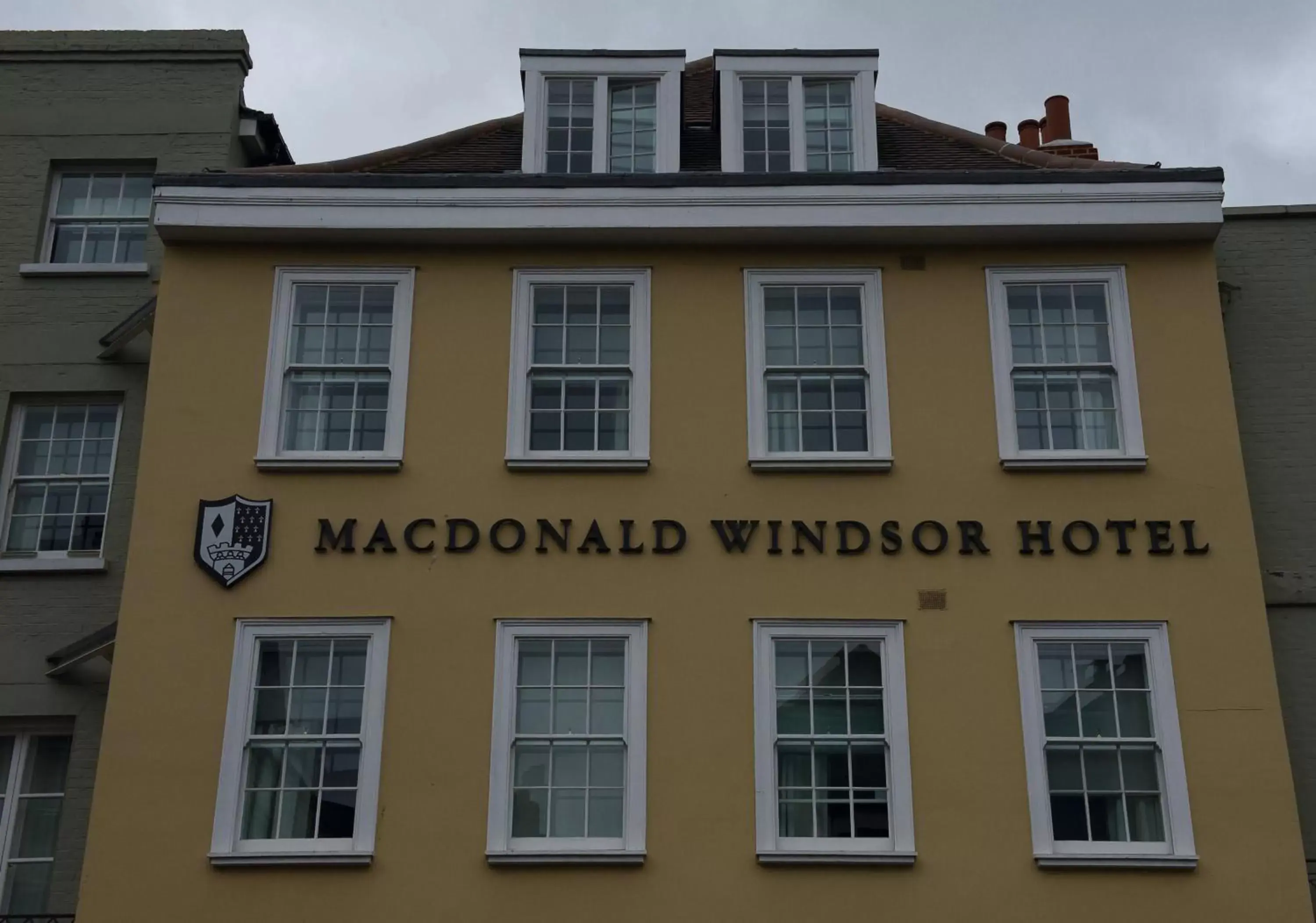 Facade/entrance, Property Building in Macdonald Windsor