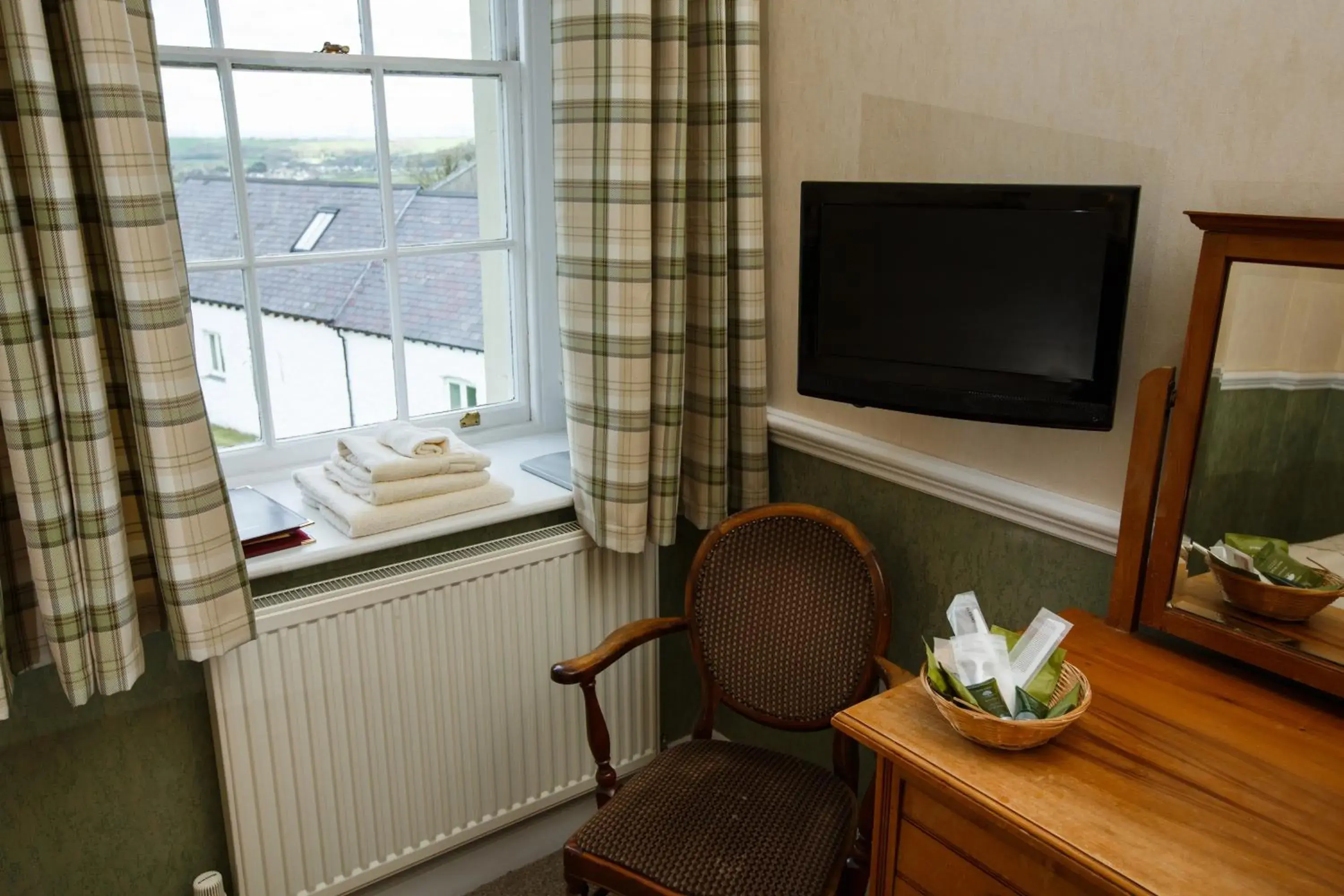 Bedroom, TV/Entertainment Center in Portclew House