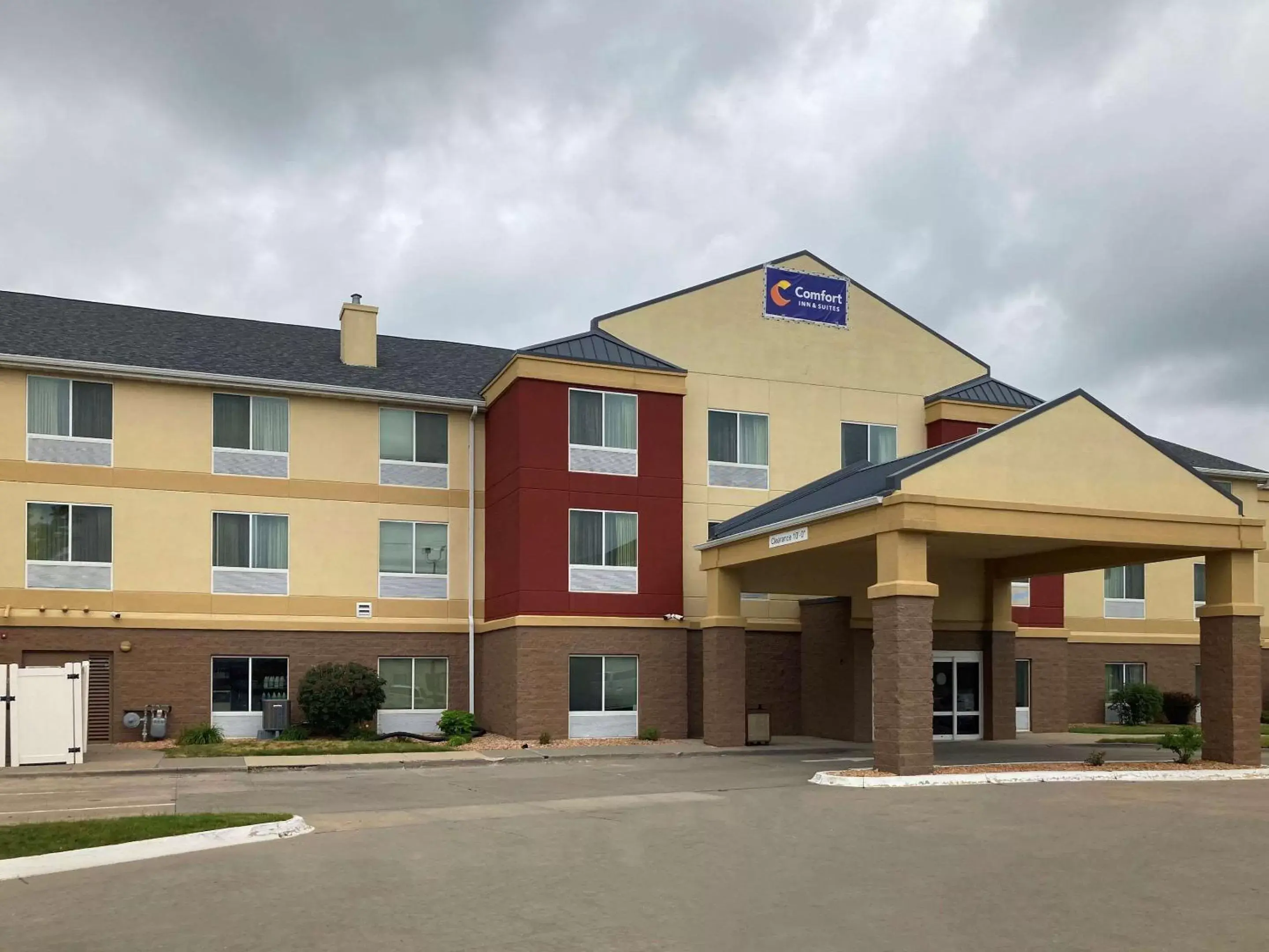Property Building in Comfort Inn & Suites Ankeny - Des Moines